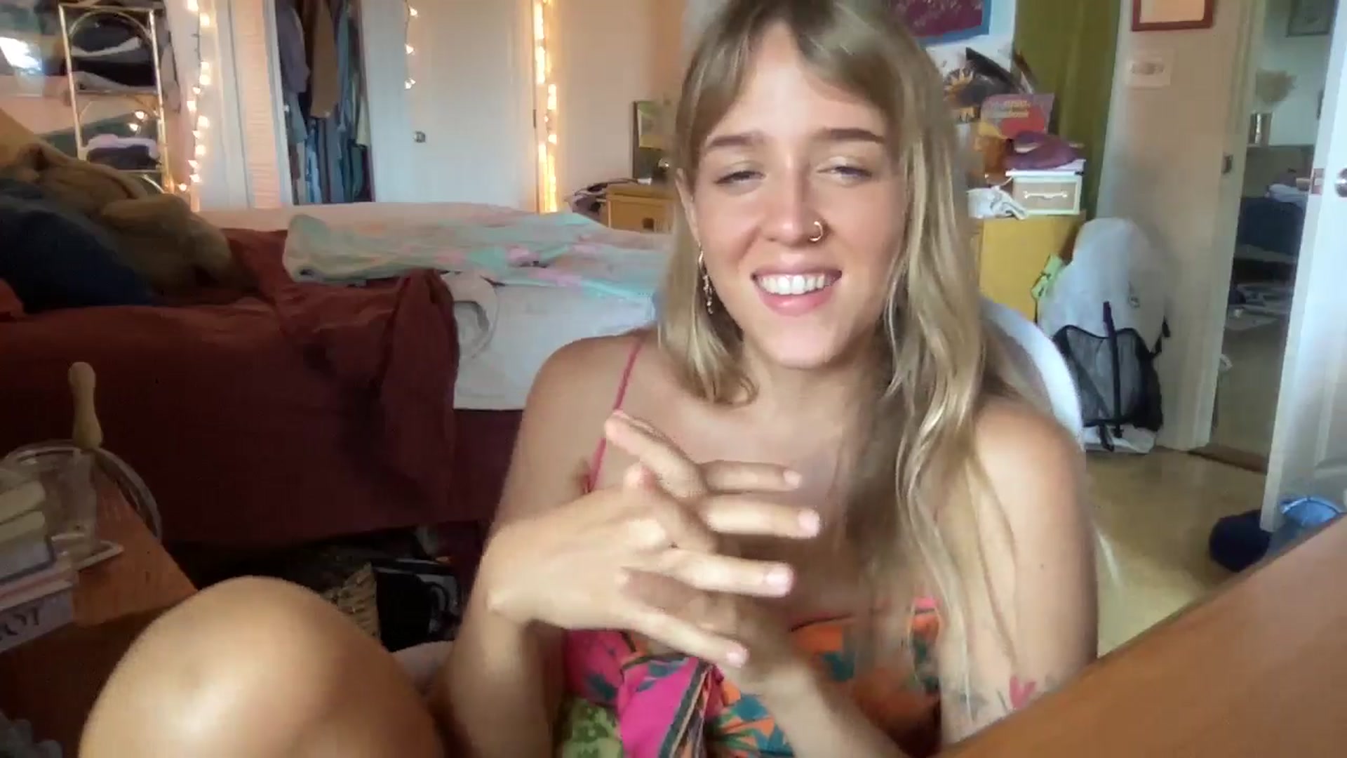 Gallery image thumbnail from PrincessElla_'s myfreecams stream on, 09/25/2024, 19:32 image 17 of 20