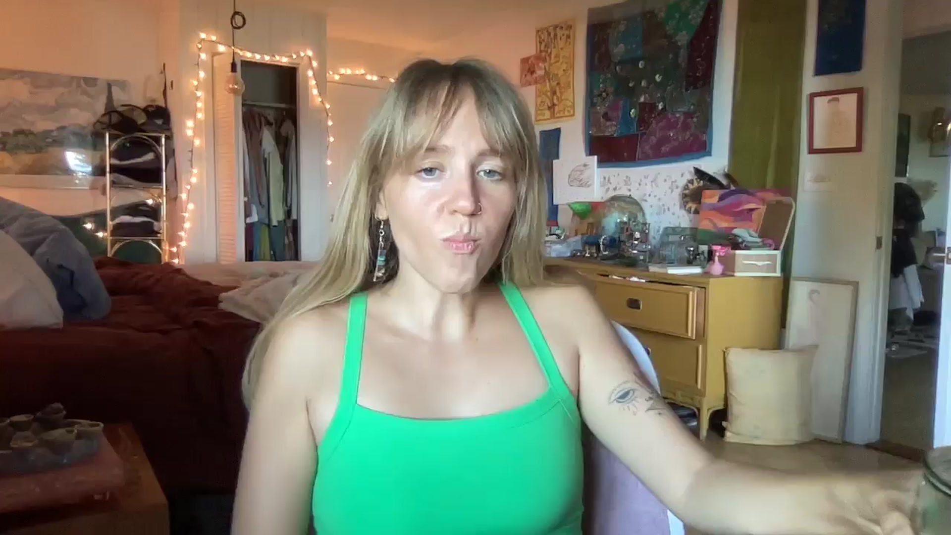 Gallery image thumbnail from PrincessElla_'s myfreecams stream on, 10/13/2024, 18:49 image 15 of 20