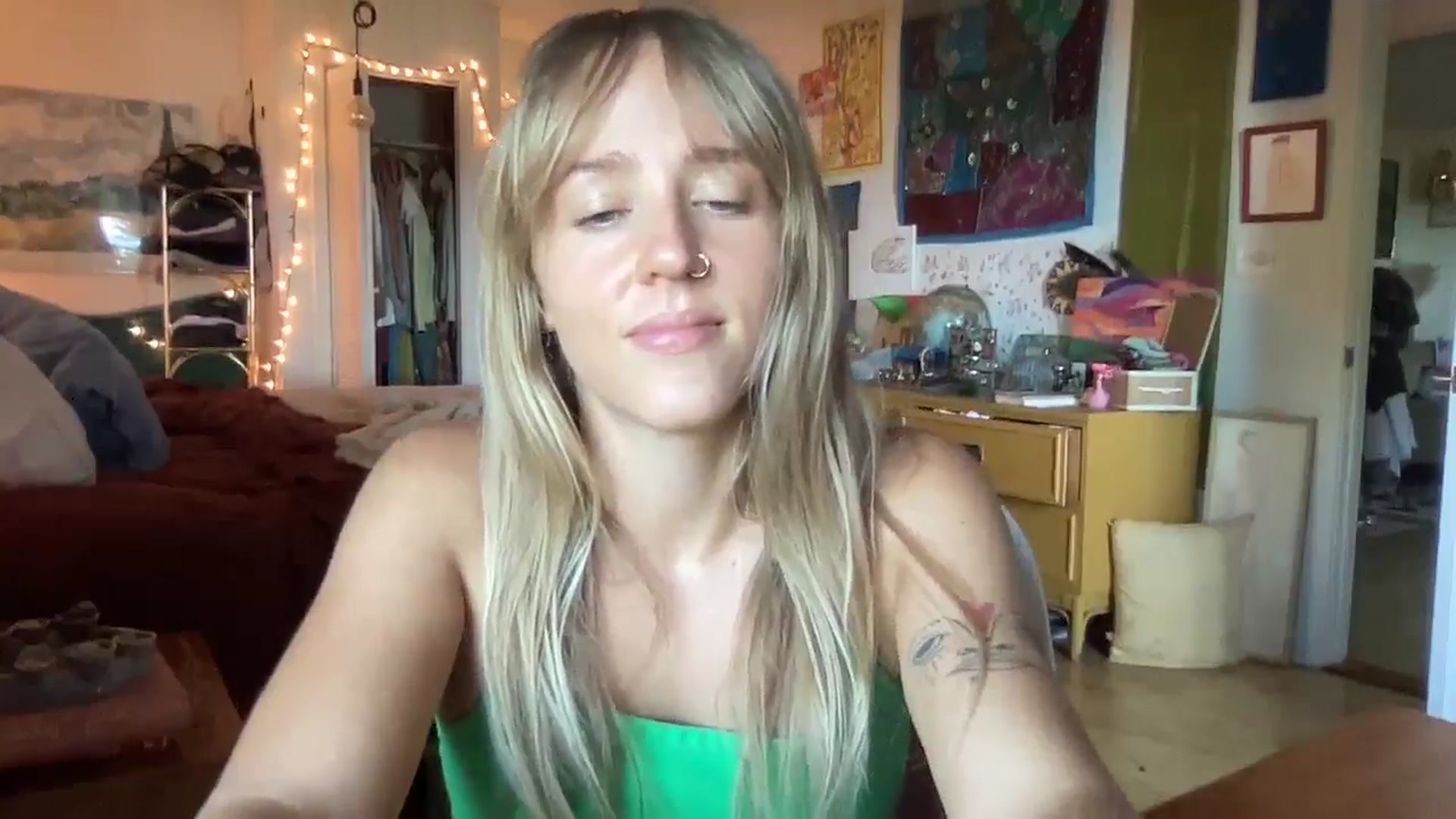 Gallery image thumbnail from PrincessElla_'s myfreecams stream on, 10/13/2024, 18:49 image 12 of 20