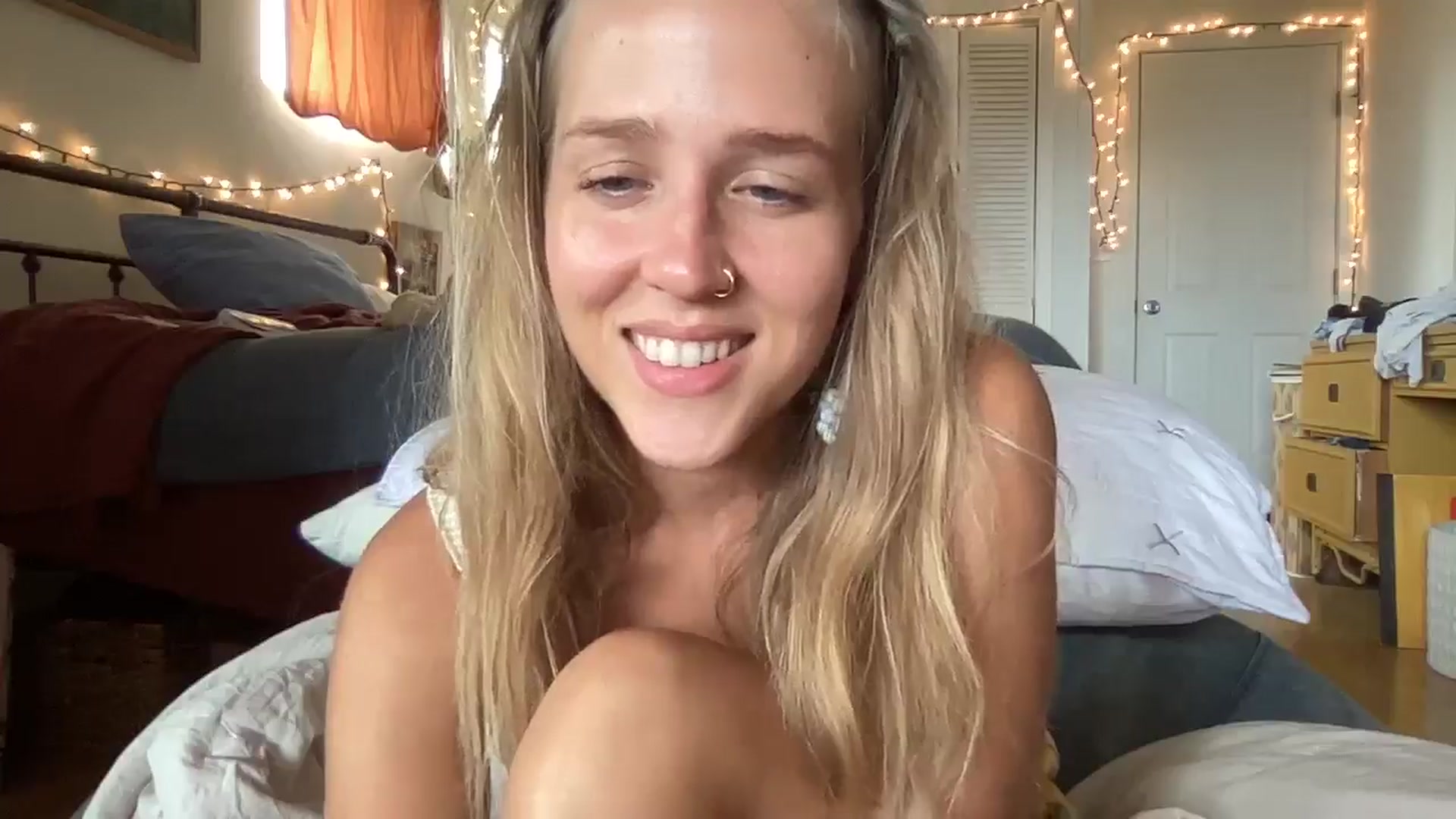 Gallery image thumbnail from PrincessElla_'s myfreecams stream on, 10/18/2024, 24:25 image 15 of 20