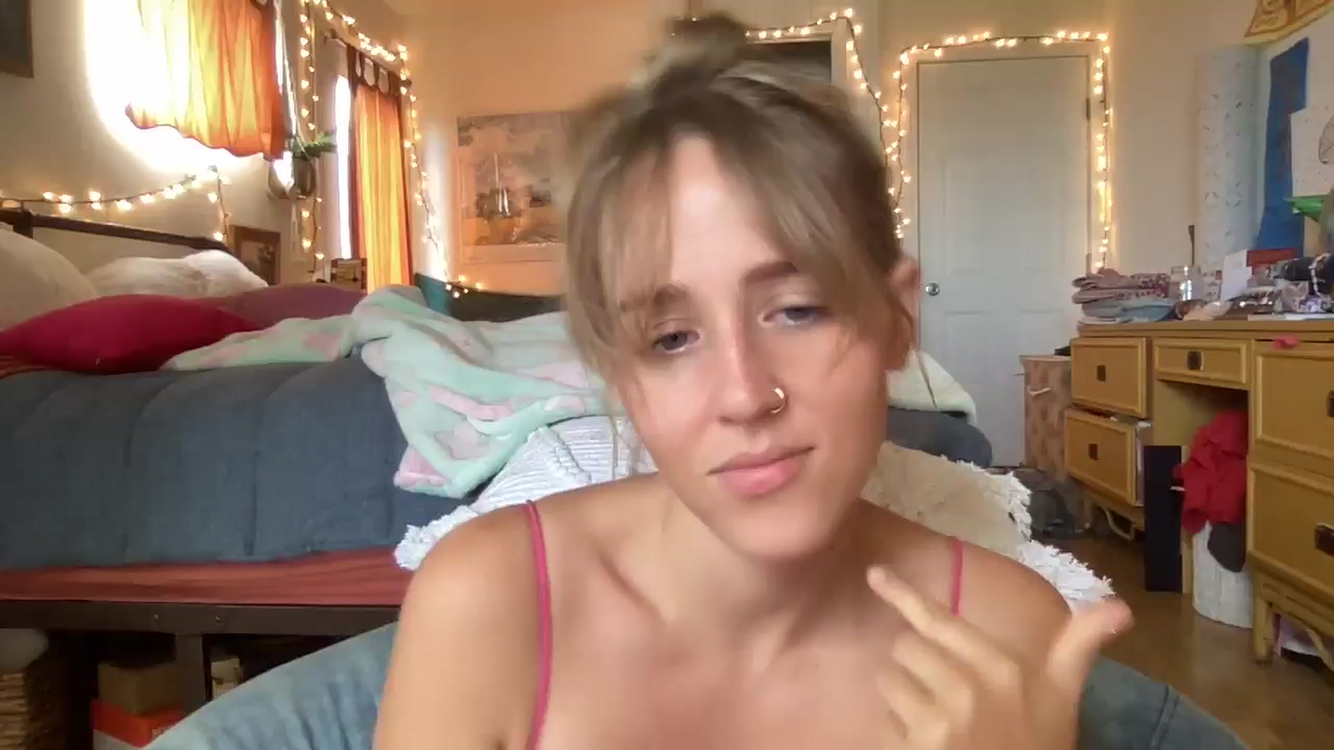 Gallery image thumbnail from PrincessElla_'s myfreecams stream on, 11/04/2024, 23:30 image 4 of 20