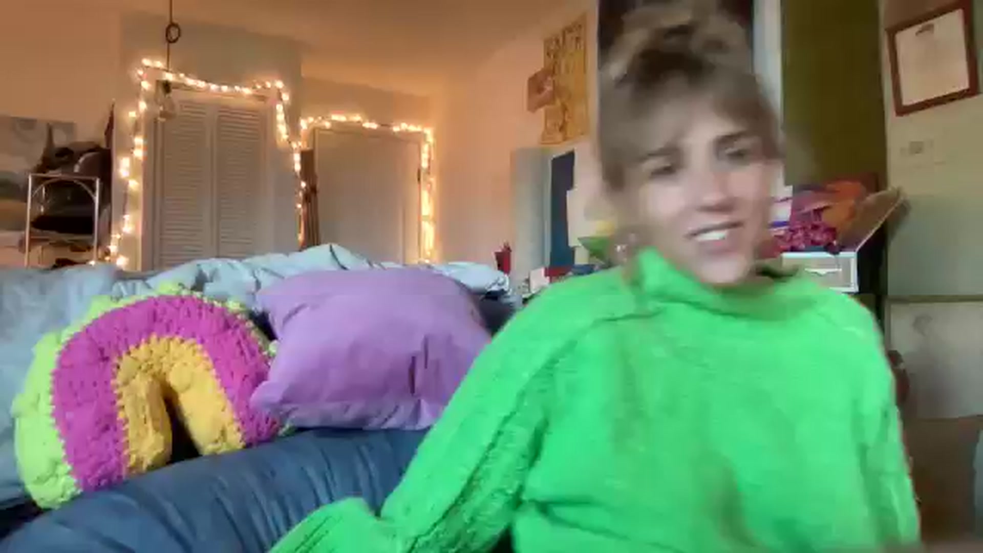 Gallery image thumbnail from PrincessElla_'s myfreecams stream on, 11/21/2024, 20:11 image 10 of 20