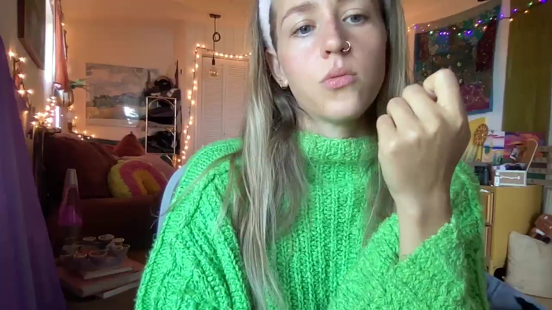 Gallery image thumbnail from PrincessElla_'s myfreecams stream on, 12/13/2024, 21:00 image 4 of 20