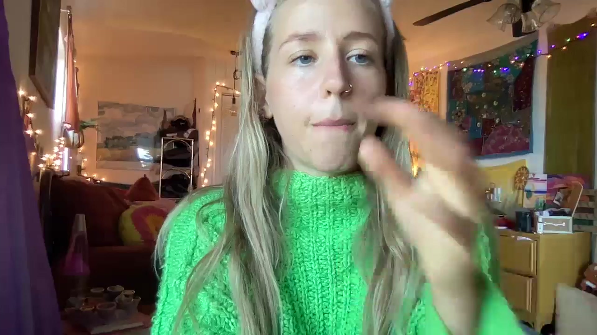 Gallery image thumbnail from PrincessElla_'s myfreecams stream on, 12/13/2024, 21:00 image 6 of 20