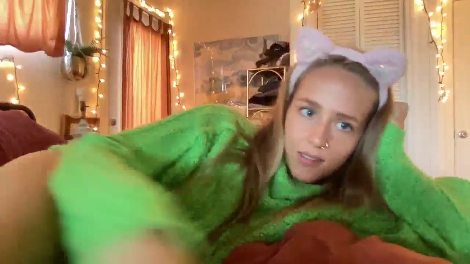 Gallery image thumbnail from PrincessElla_'s myfreecams stream on, 12/13/2024, 21:00 image 19 of 20