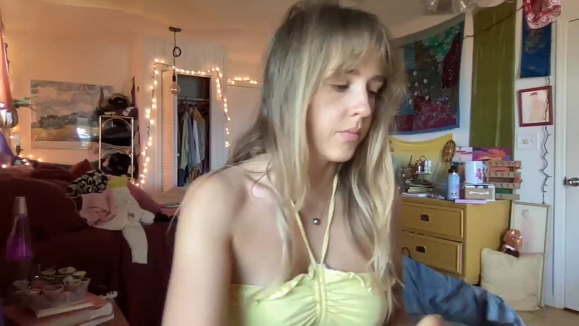 Gallery image thumbnail from PrincessElla_'s myfreecams stream on, 12/15/2024, 22:29 image 2 of 20