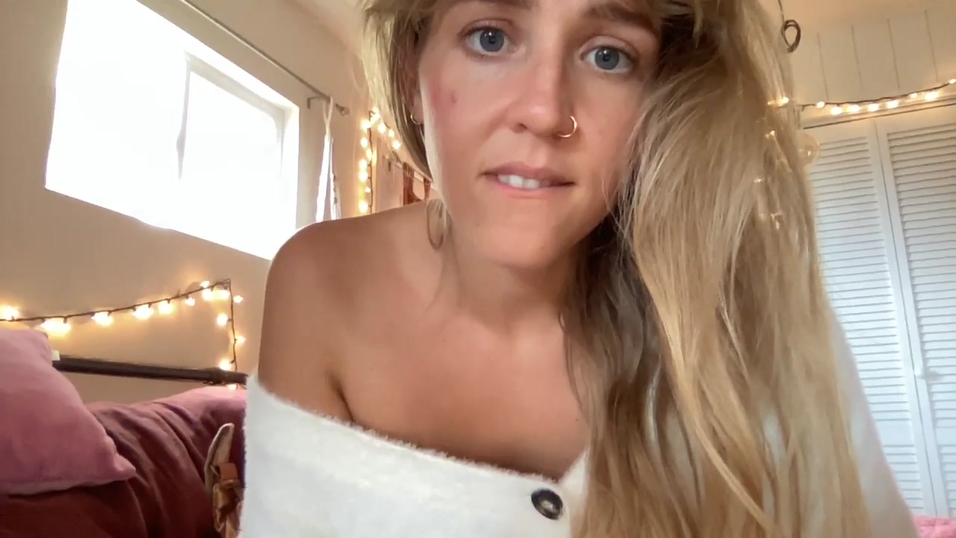 Gallery image thumbnail from PrincessElla_'s myfreecams stream on, 12/23/2024, 01:54 image 4 of 20