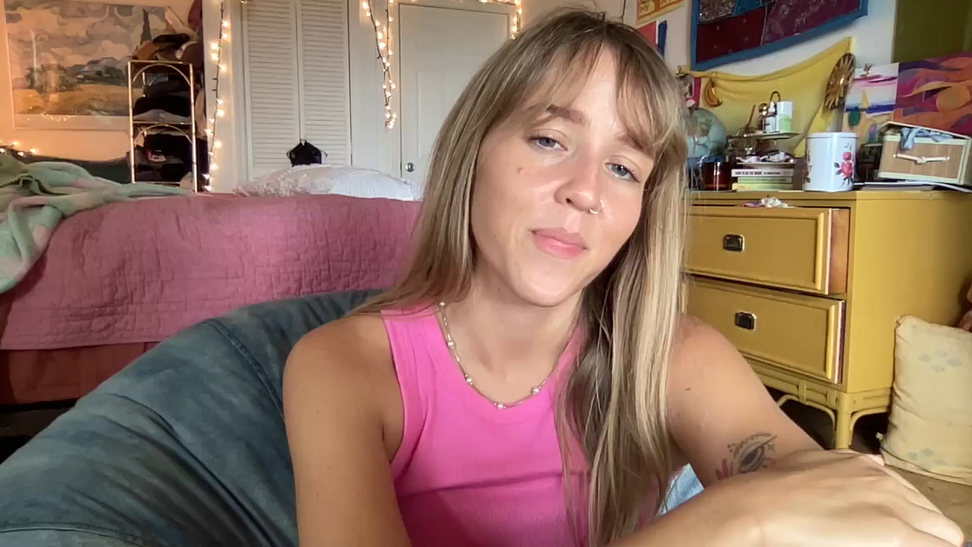 Gallery image thumbnail from PrincessElla_'s myfreecams stream on, 01/04/2025, 24:45 image 2 of 20