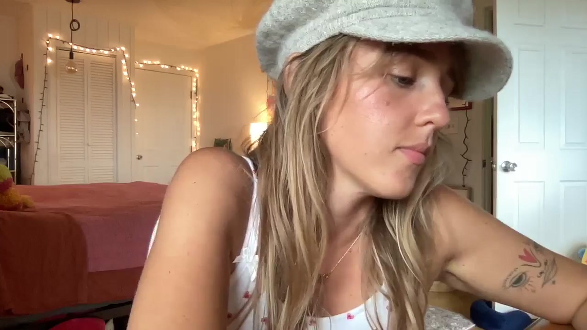 Gallery image thumbnail from PrincessElla_'s myfreecams stream on, 01/23/2025, 01:49 image 15 of 20