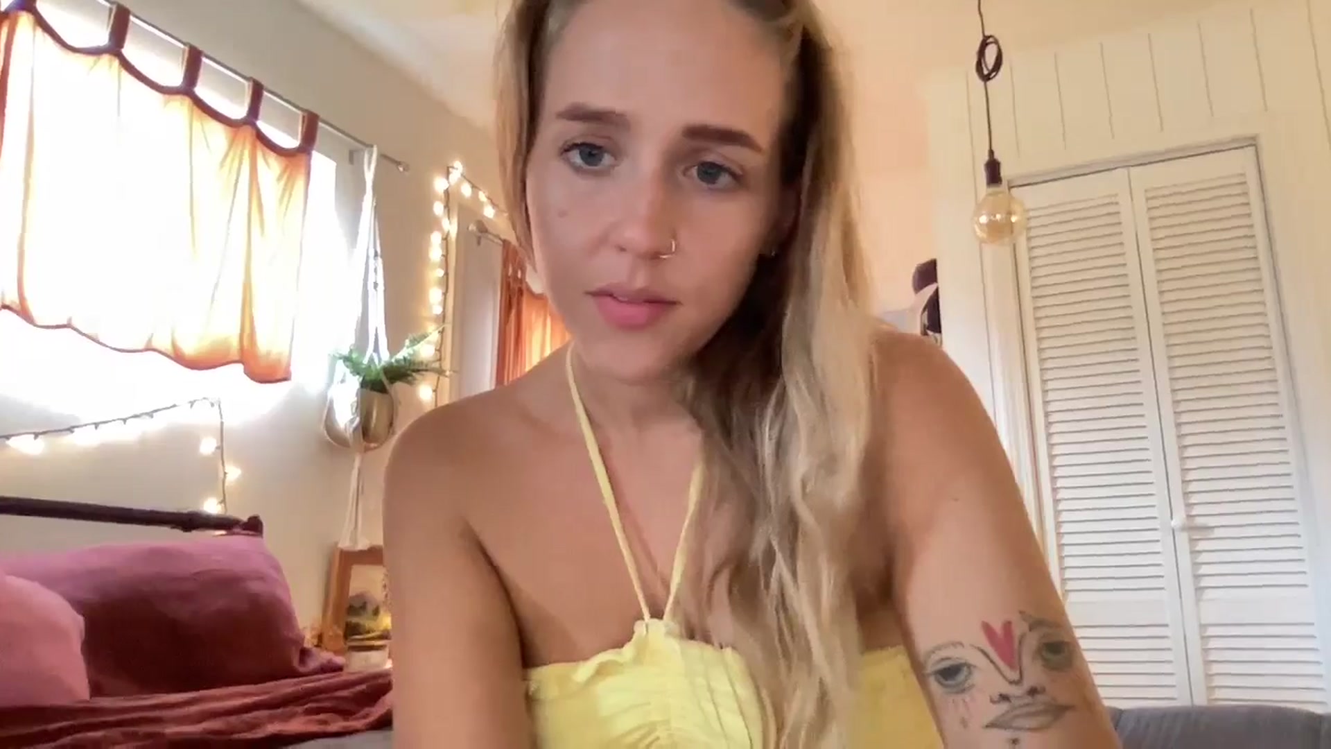 Gallery image thumbnail from PrincessElla_'s myfreecams stream on, 01/28/2025, 21:42 image 17 of 20
