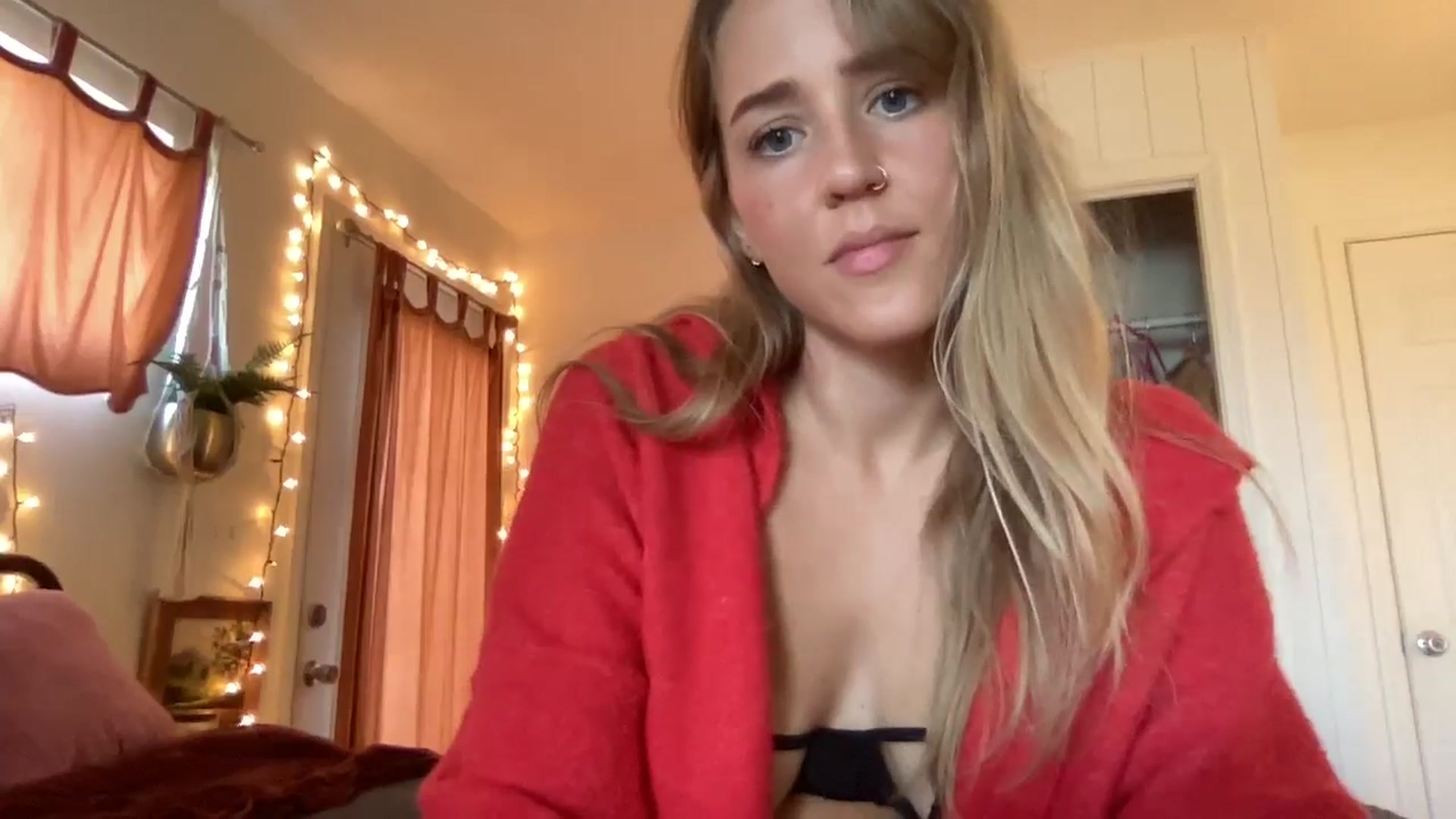 Gallery image thumbnail from PrincessElla_'s myfreecams stream on, 02/04/2025, 19:58 image 17 of 20