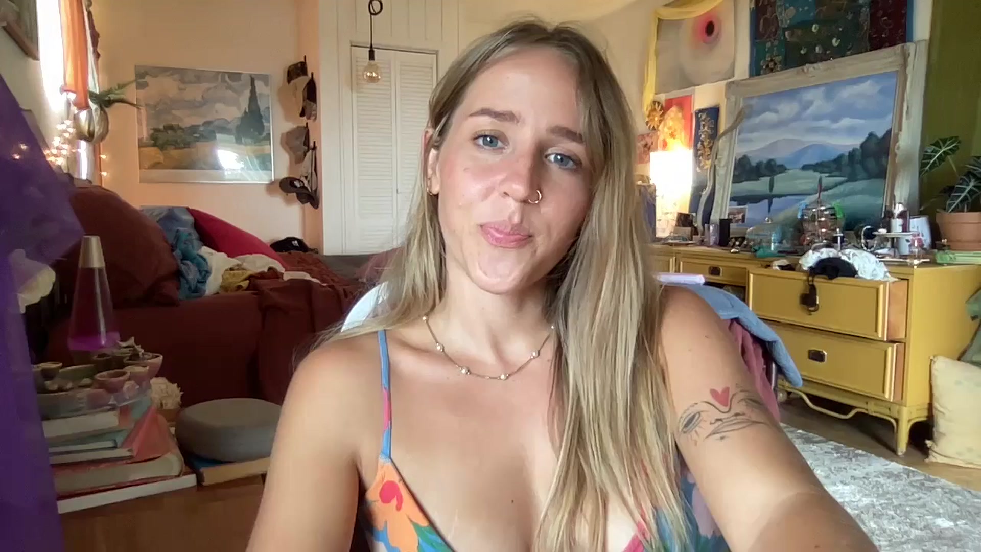 Gallery image thumbnail from PrincessElla_'s myfreecams stream on, 02/06/2025, 01:20 image 4 of 20