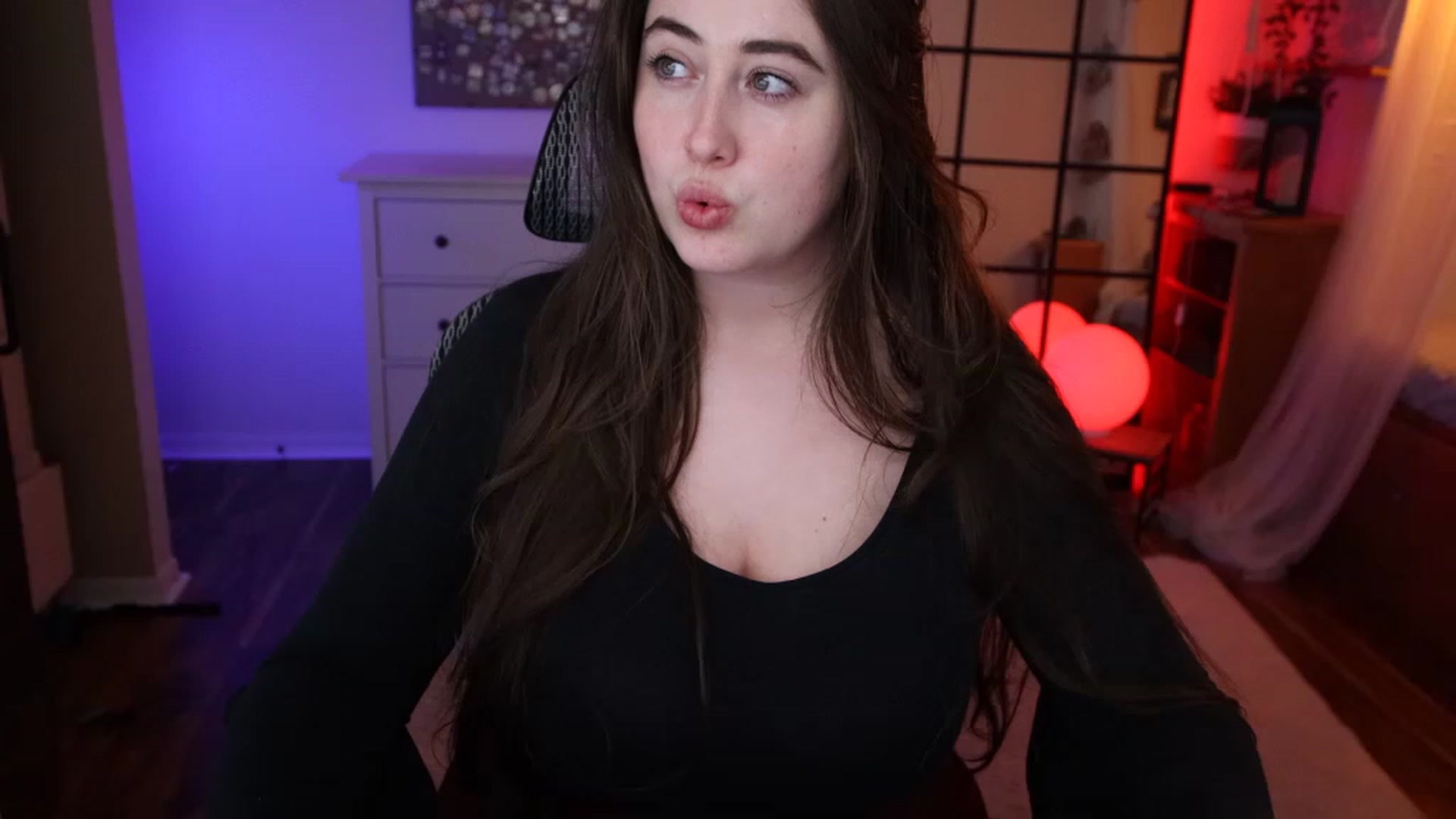 Gallery image thumbnail from PrincessKate's myfreecams stream on, 03/22/2023, 03:31 image 1 of 20
