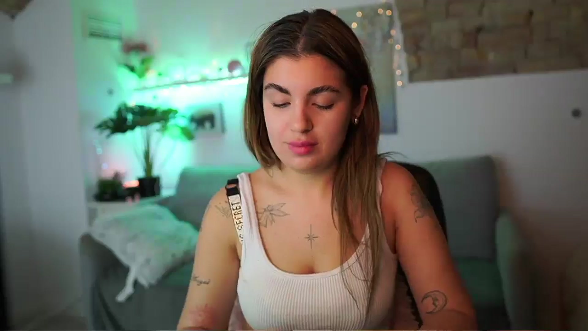 Gallery image thumbnail from PrincessSwan's myfreecams stream on, 01/08/2025, 16:48 image 16 of 20