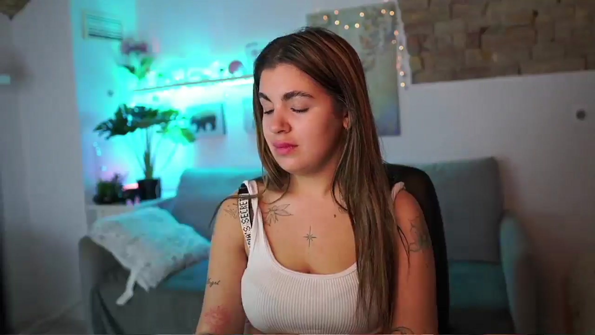 Gallery image thumbnail from PrincessSwan's myfreecams stream on, 01/08/2025, 19:40 image 2 of 20