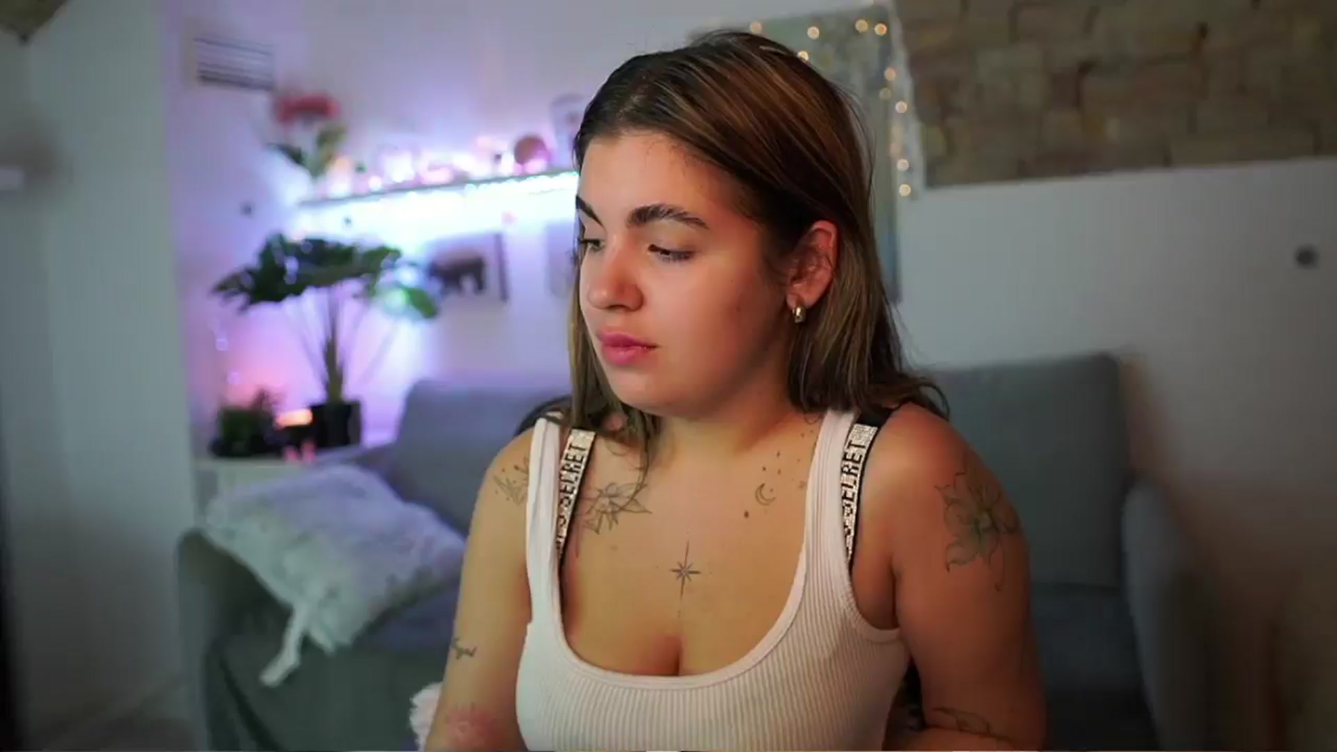 Gallery image thumbnail from PrincessSwan's myfreecams stream on, 01/08/2025, 19:40 image 13 of 20