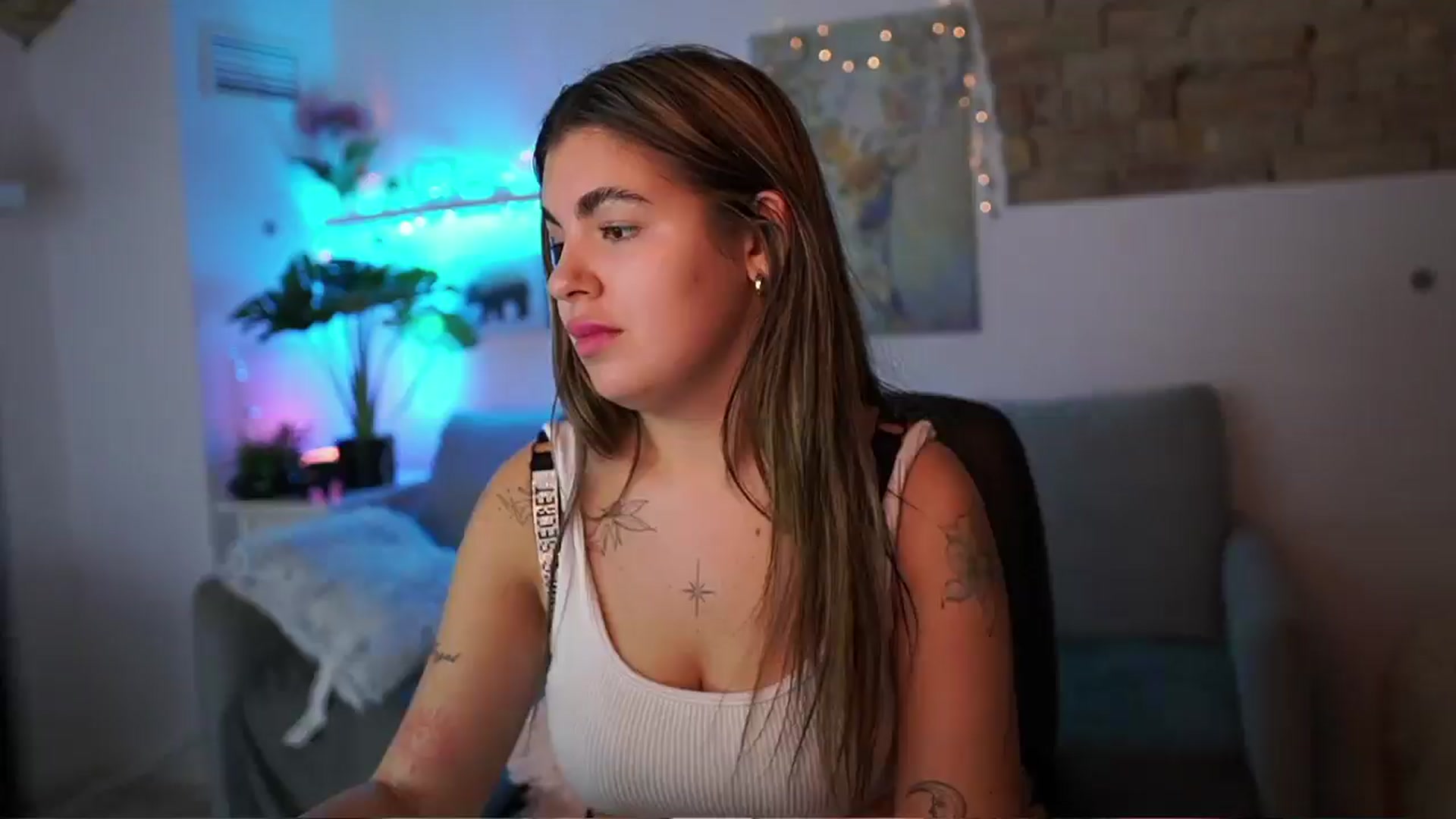 Gallery image thumbnail from PrincessSwan's myfreecams stream on, 01/08/2025, 19:40 image 3 of 20