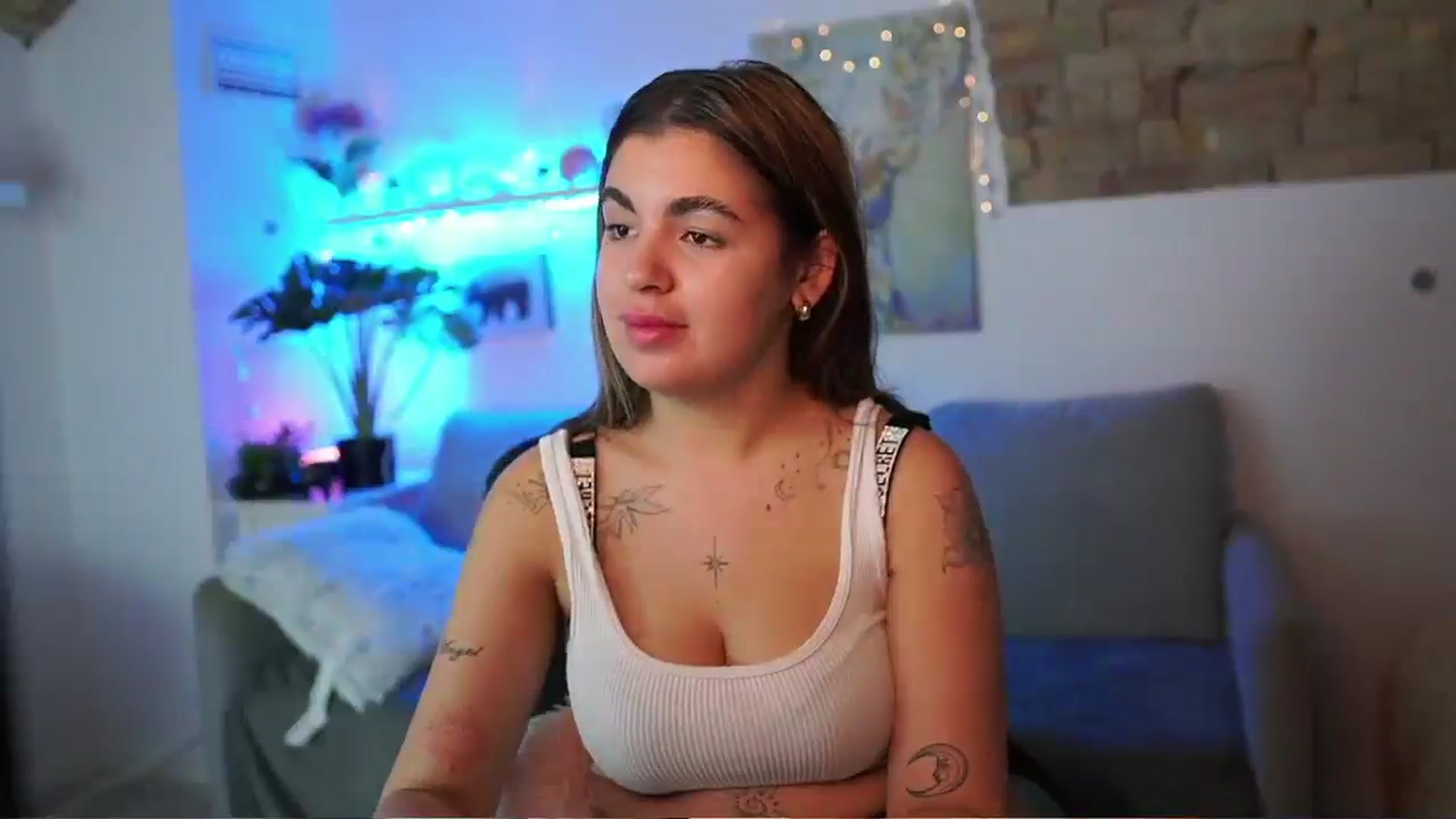 Gallery image thumbnail from PrincessSwan's myfreecams stream on, 01/08/2025, 19:40 image 18 of 20