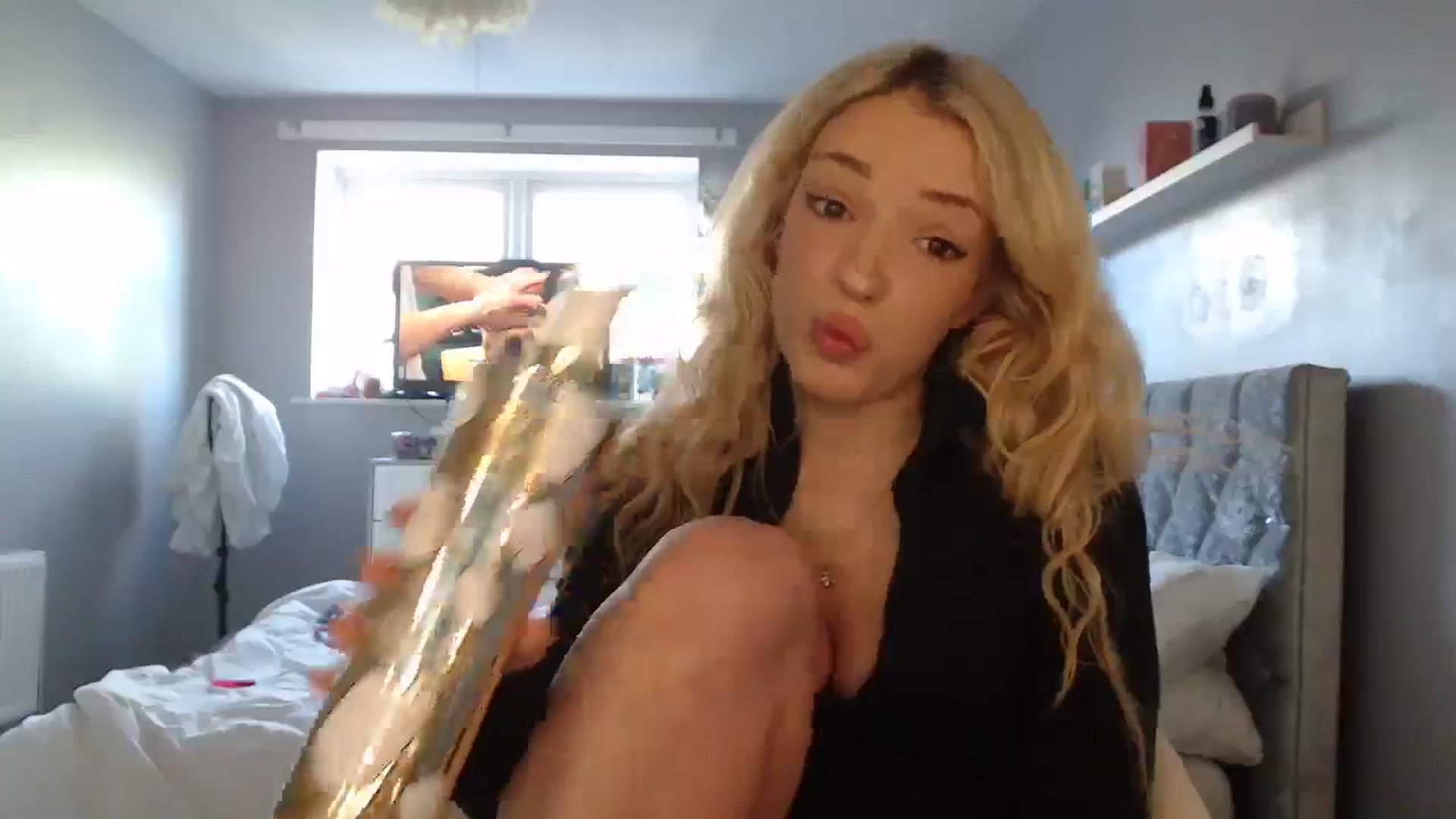 Gallery image thumbnail from PrincessXTC's myfreecams stream on, 01/09/2025, 12:12 image 17 of 20