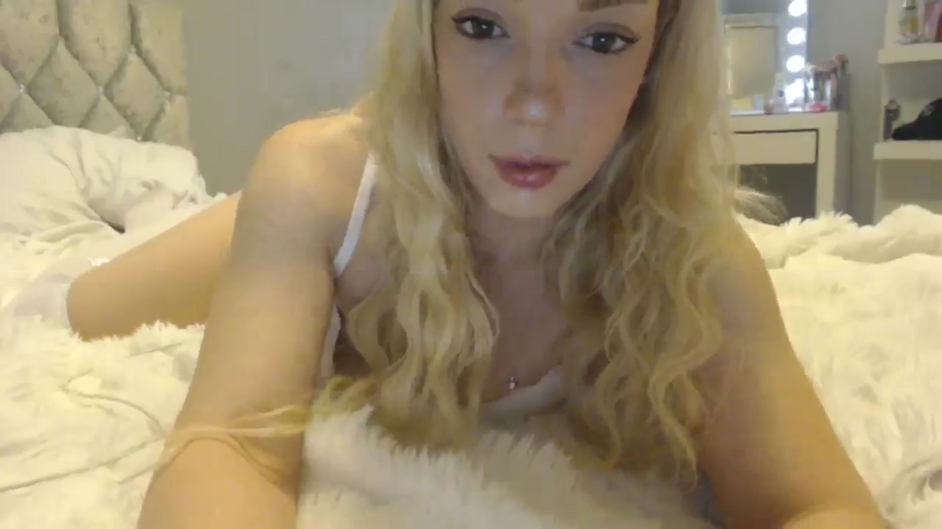 Gallery image thumbnail from PrincessXTC's myfreecams stream on, 03/10/2025, 12:25 image 8 of 20