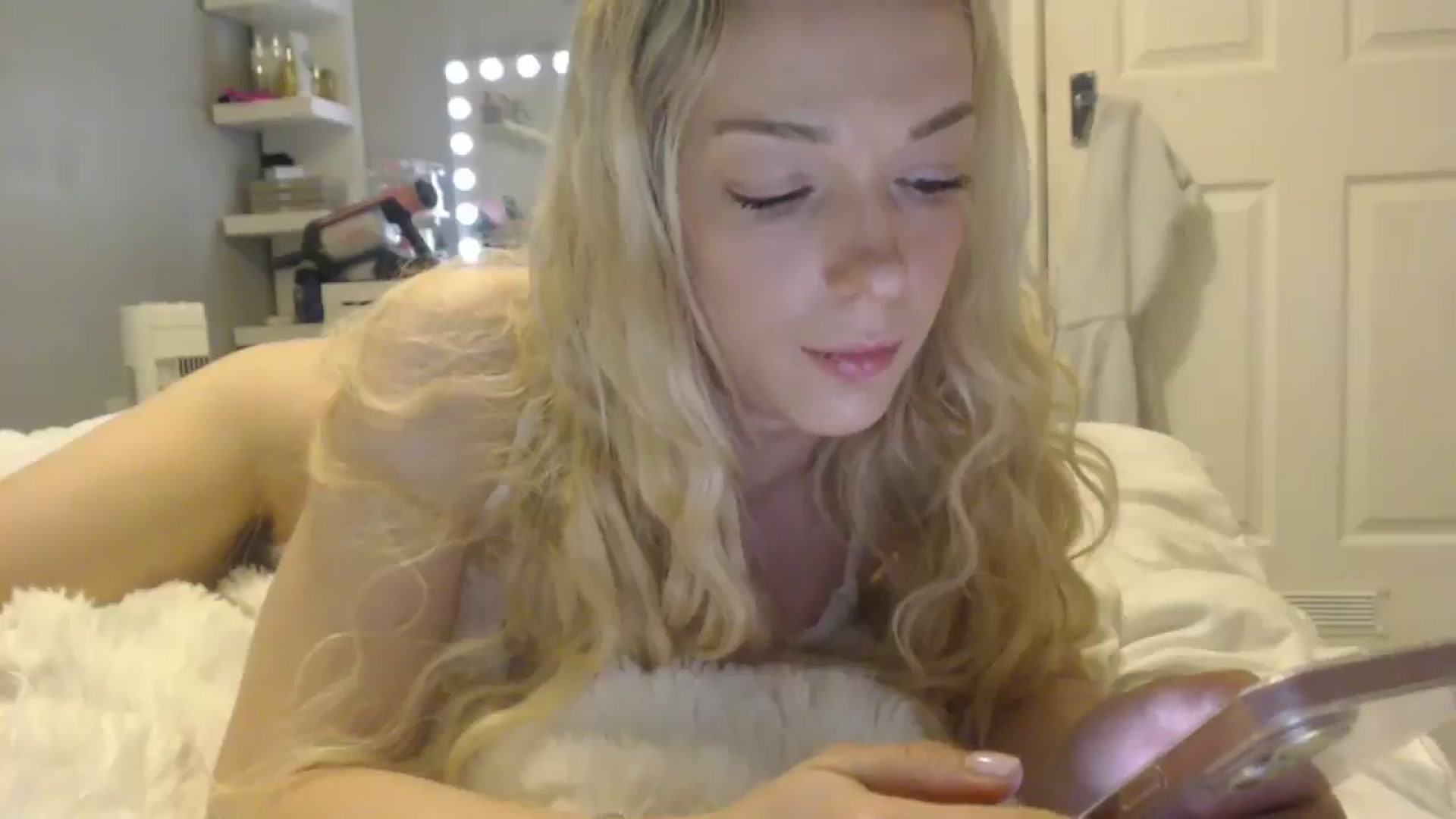 Gallery image thumbnail from PrincessXTC's myfreecams stream on, 03/10/2025, 12:25 image 16 of 20