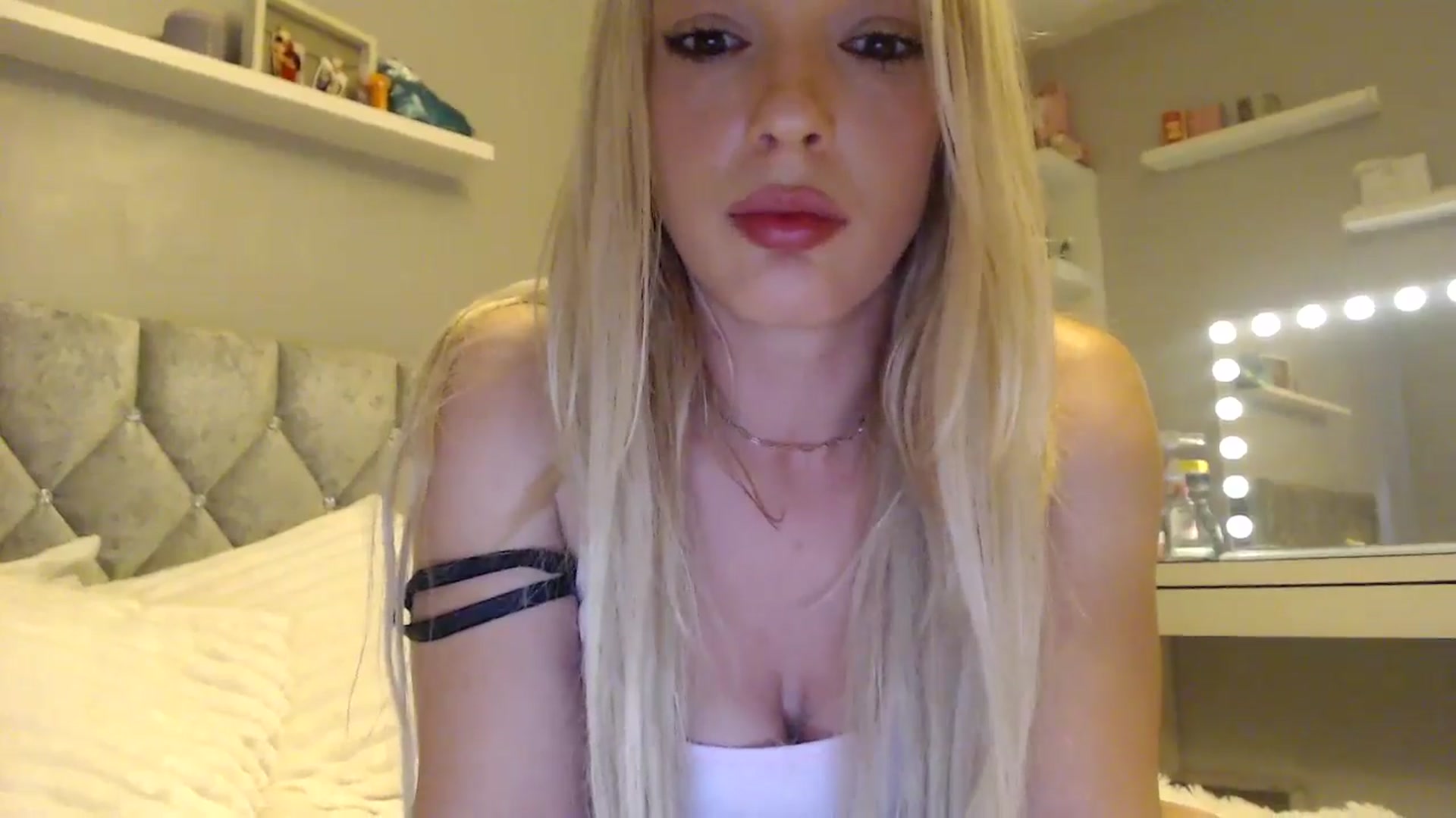 Gallery image thumbnail from PrincessXTC's myfreecams stream on, 05/19/2025, 11:15 image 13 of 20