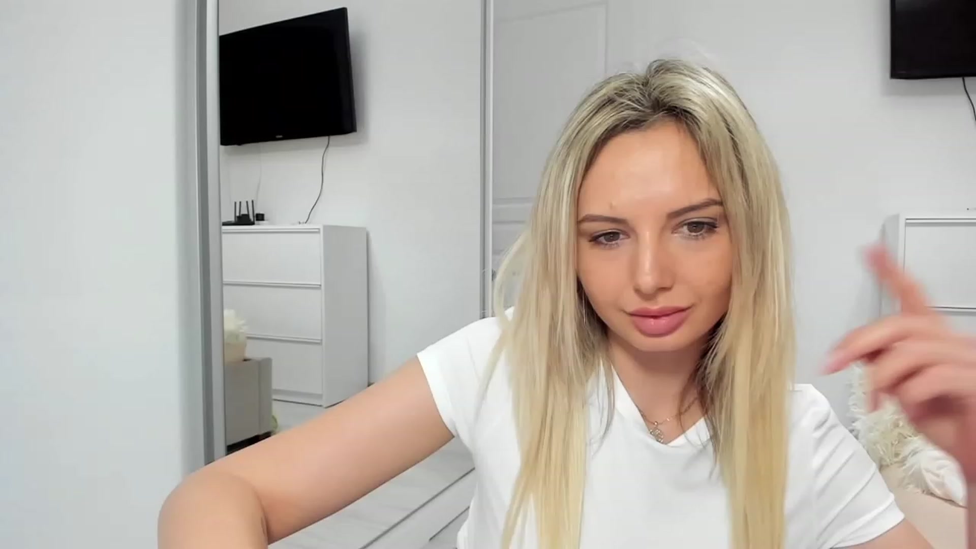 Gallery image thumbnail from Princess_Deea's myfreecams stream on, 02/19/2024, 16:27 image 5 of 20
