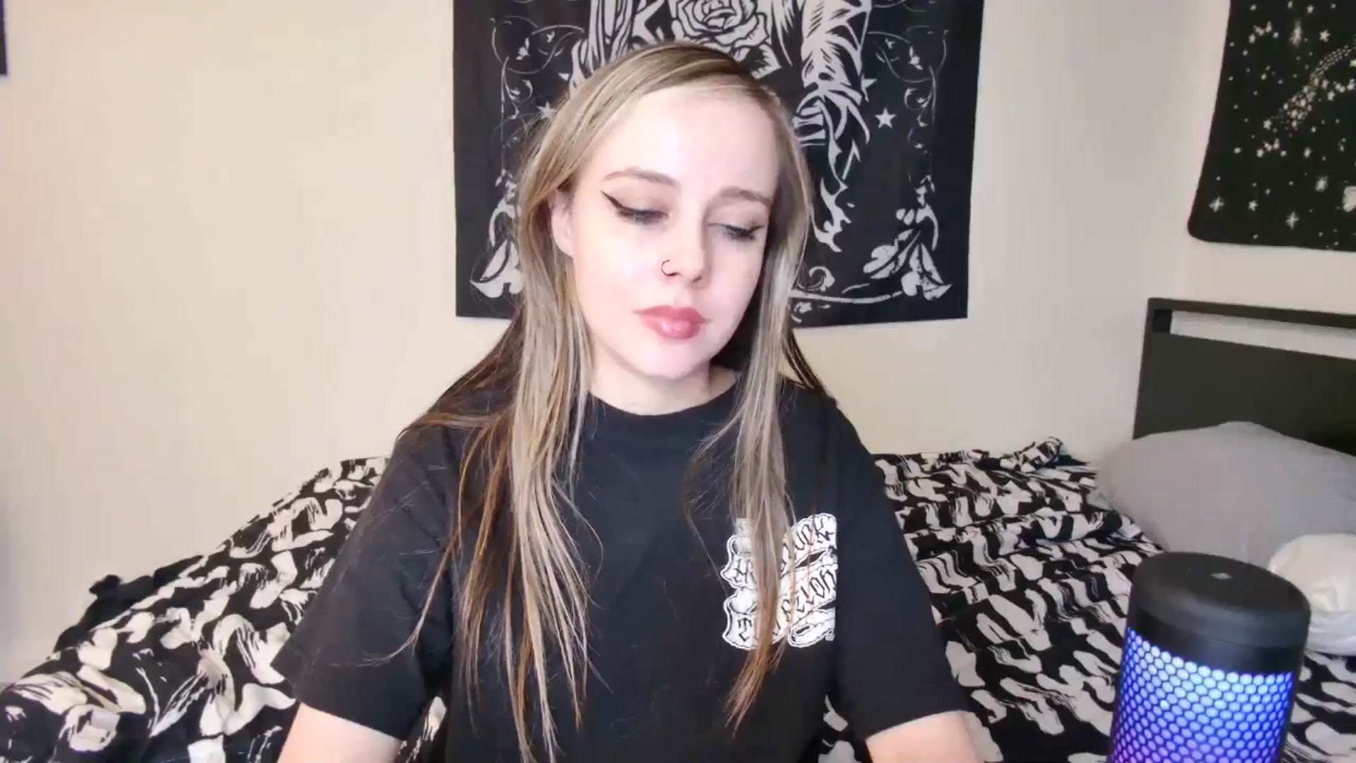 Gallery image thumbnail from Princesslunar's myfreecams stream on, 05/17/2025, 08:12 image 20 of 20