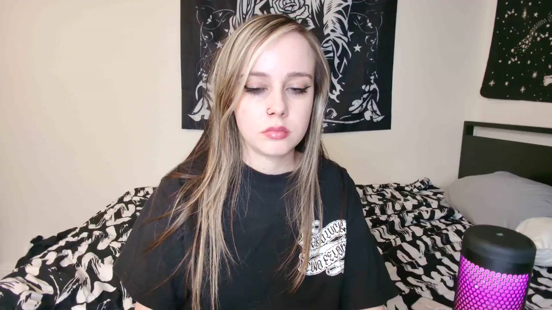 Gallery image thumbnail from Princesslunar's myfreecams stream on, 05/17/2025, 08:12 image 17 of 20
