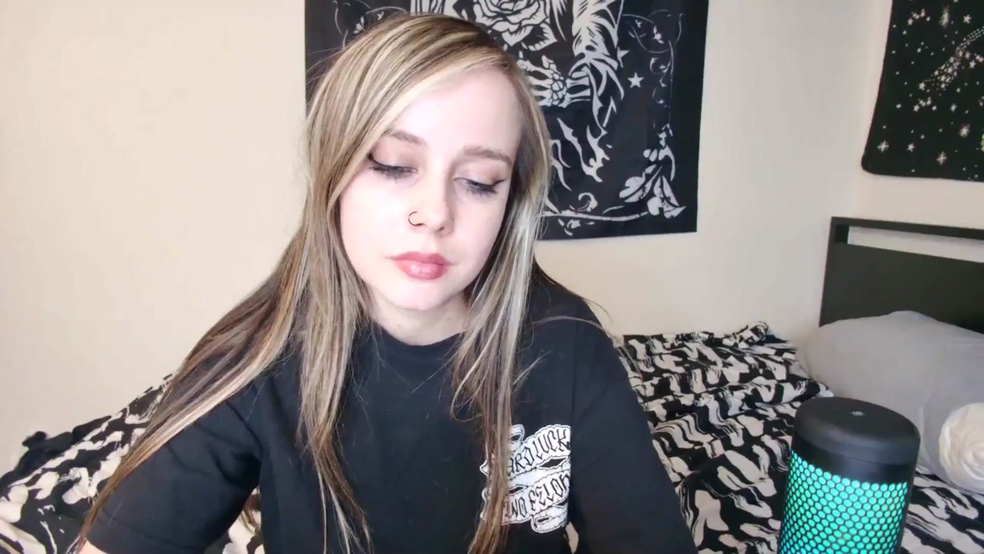 Gallery image thumbnail from Princesslunar's myfreecams stream on, 05/17/2025, 08:12 image 13 of 20