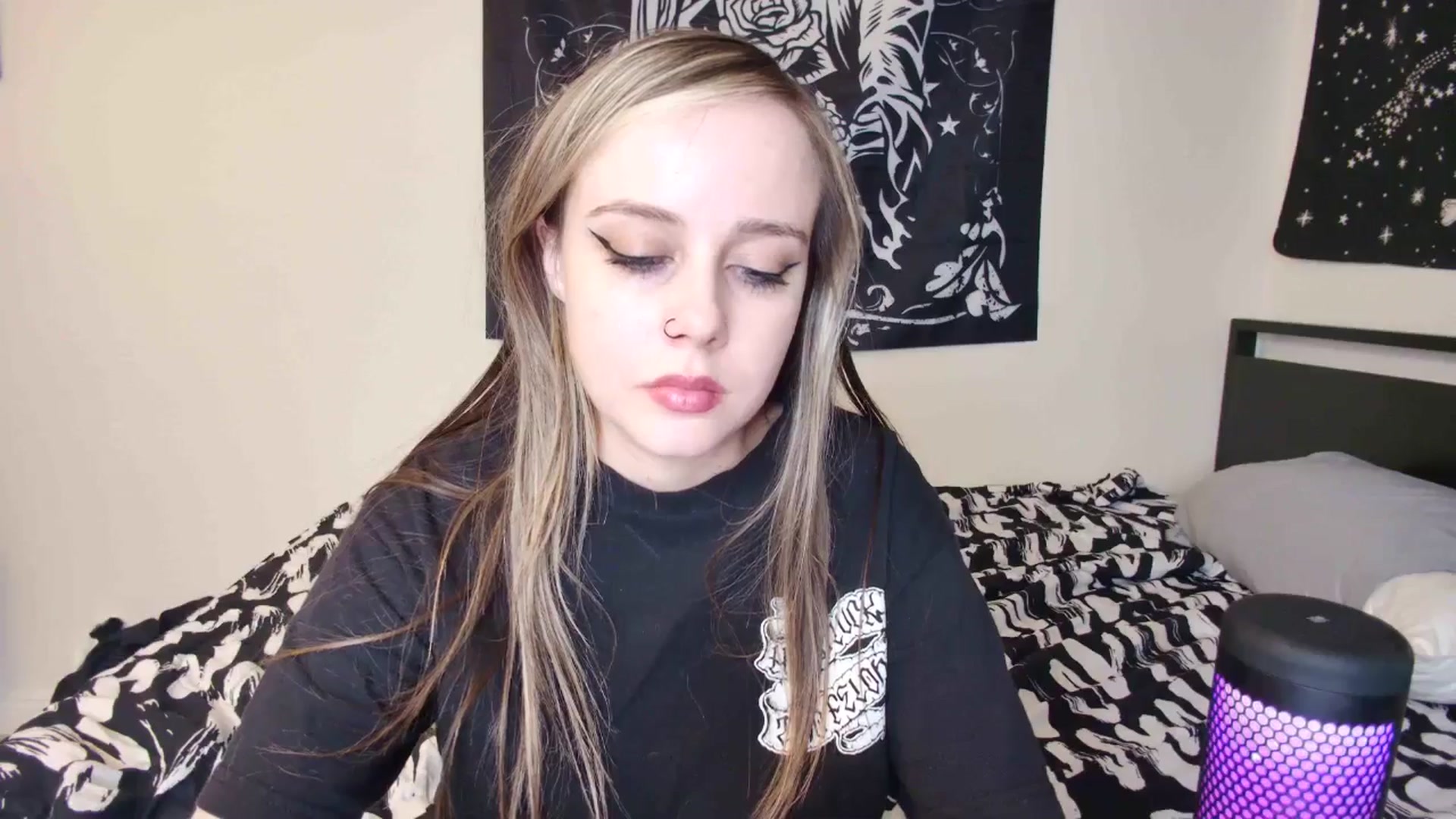 Gallery image thumbnail from Princesslunar's myfreecams stream on, 05/17/2025, 08:12 image 19 of 20