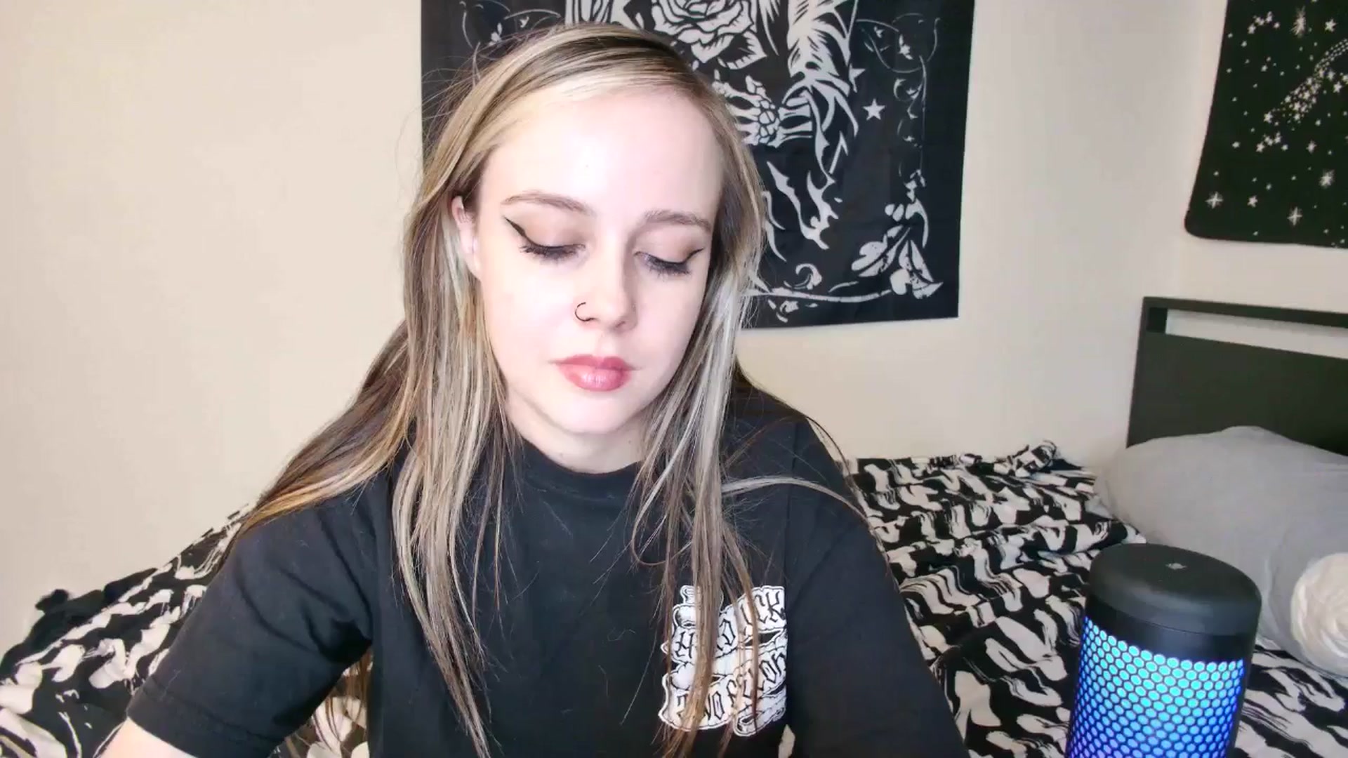 Gallery image thumbnail from Princesslunar's myfreecams stream on, 05/17/2025, 08:12 image 9 of 20