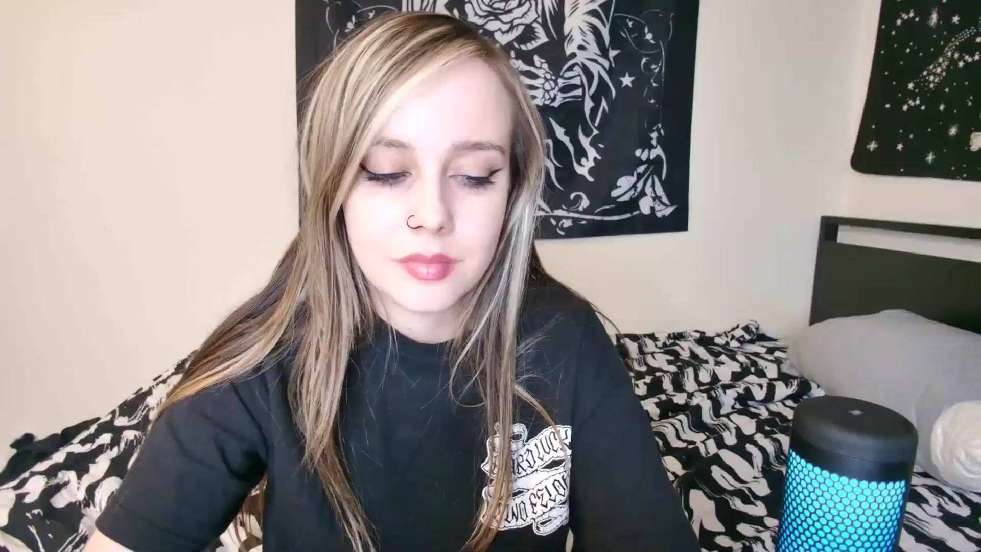 Gallery image thumbnail from Princesslunar's myfreecams stream on, 05/17/2025, 08:12 image 11 of 20
