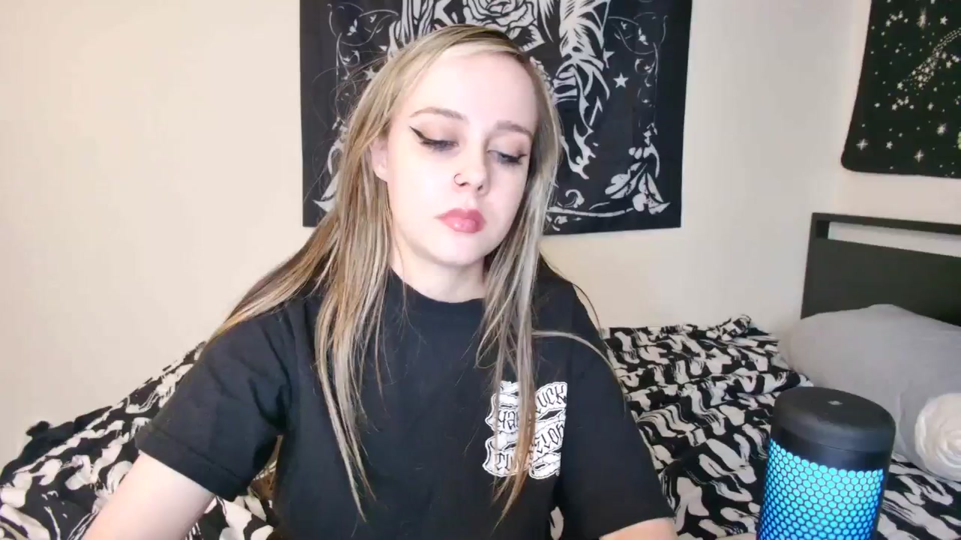Gallery image thumbnail from Princesslunar's myfreecams stream on, 05/17/2025, 08:12 image 10 of 20
