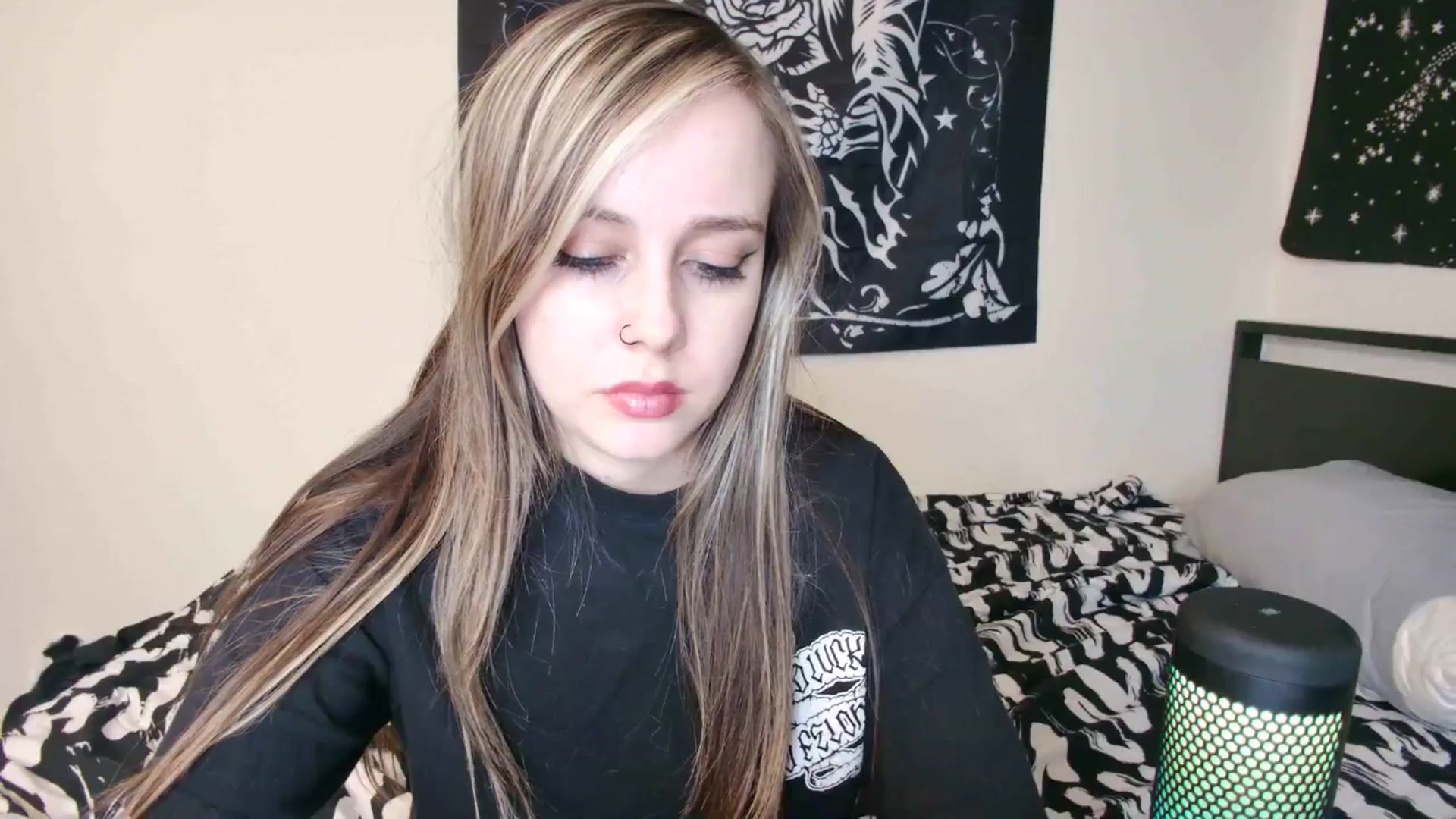 Gallery image thumbnail from Princesslunar's myfreecams stream on, 05/17/2025, 08:12 image 14 of 20