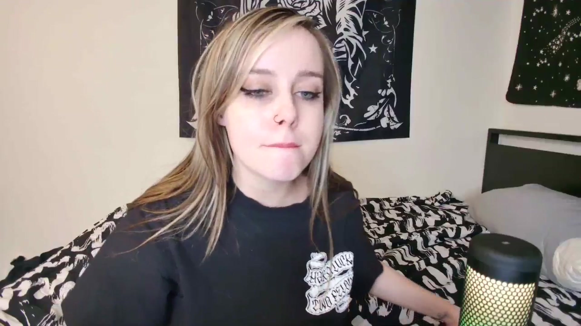 Gallery image thumbnail from Princesslunar's myfreecams stream on, 05/17/2025, 08:12 image 3 of 20