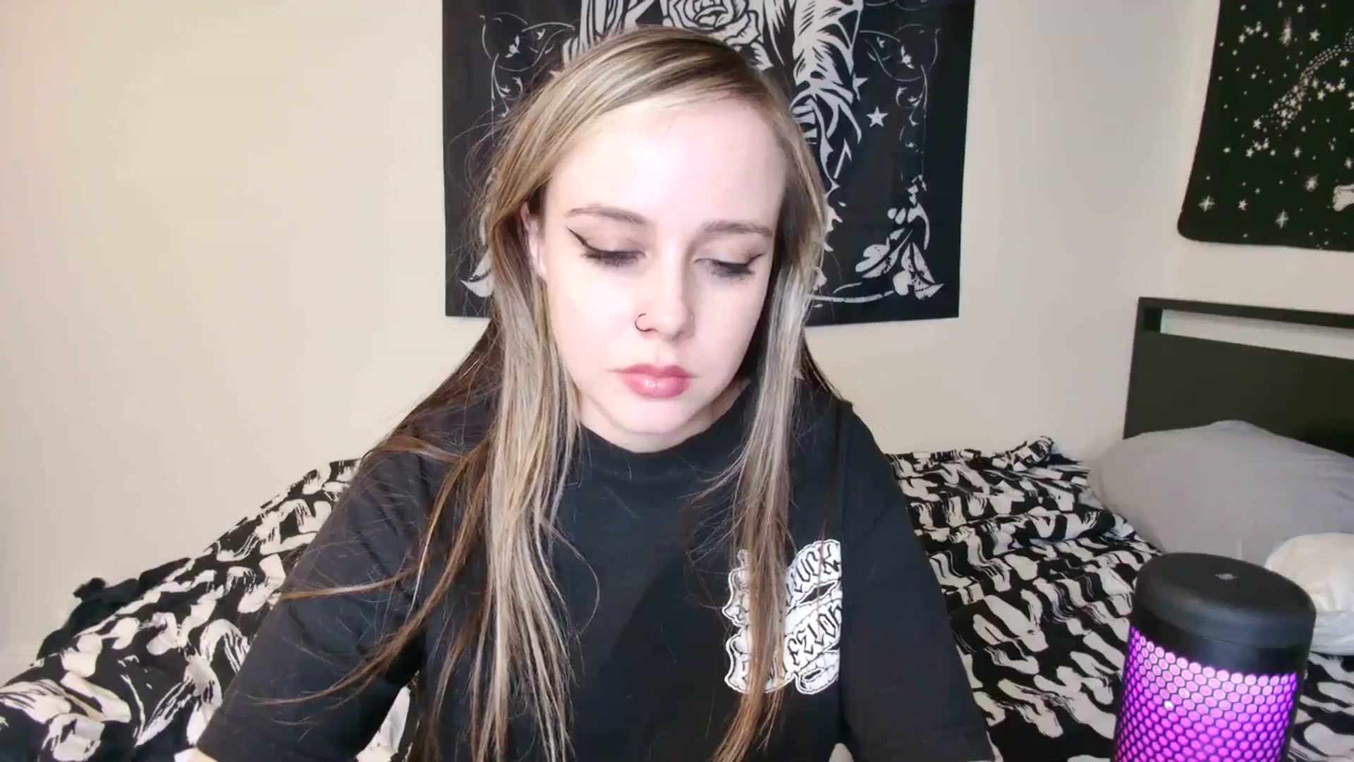 Gallery image thumbnail from Princesslunar's myfreecams stream on, 05/17/2025, 08:12 image 18 of 20