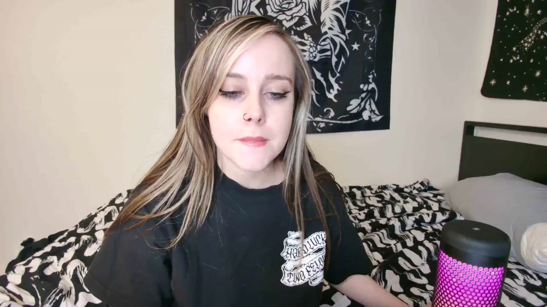 Gallery image thumbnail from Princesslunar's myfreecams stream on, 05/17/2025, 08:12 image 5 of 20