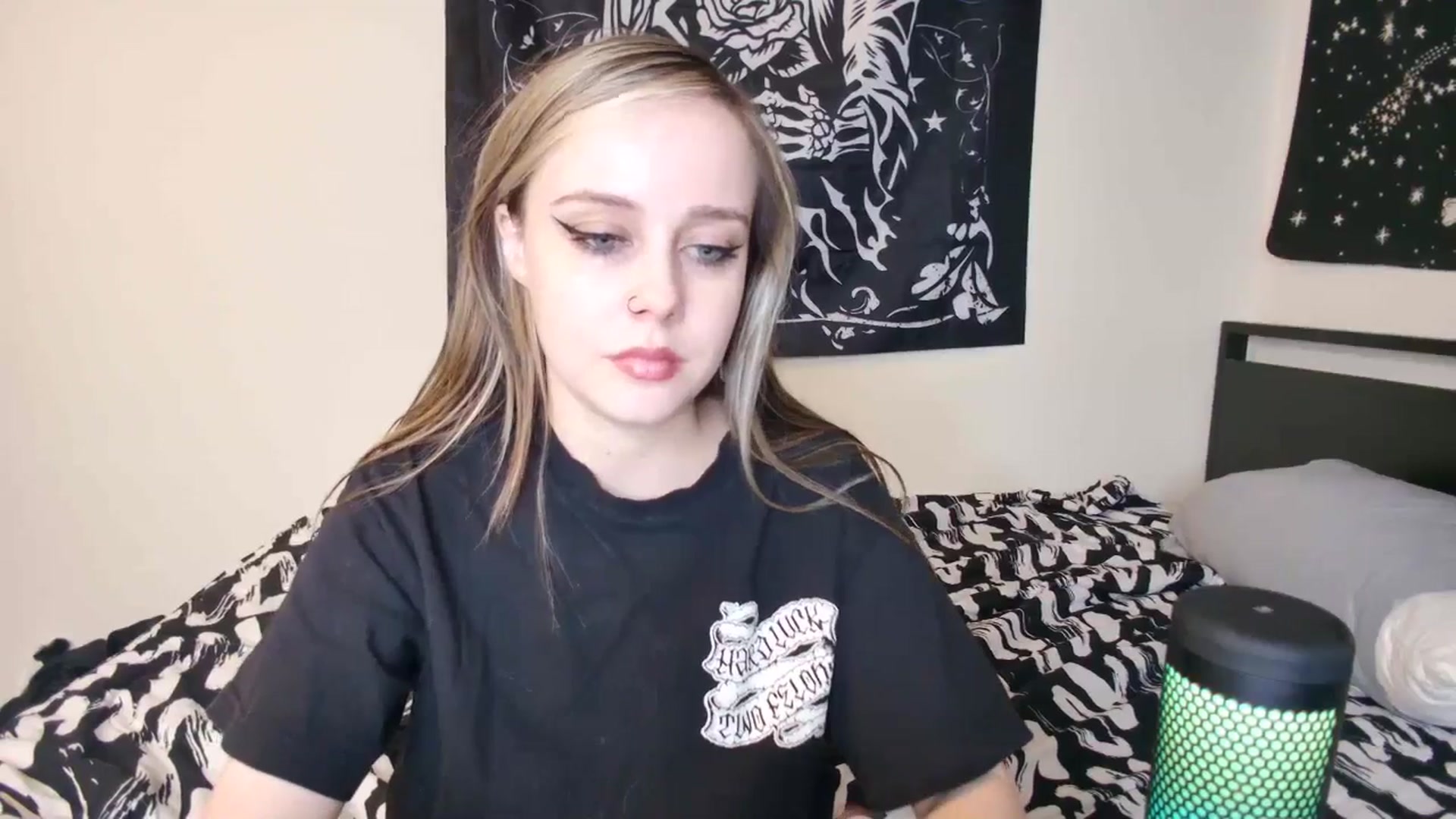 Gallery image thumbnail from Princesslunar's myfreecams stream on, 05/17/2025, 08:12 image 2 of 20