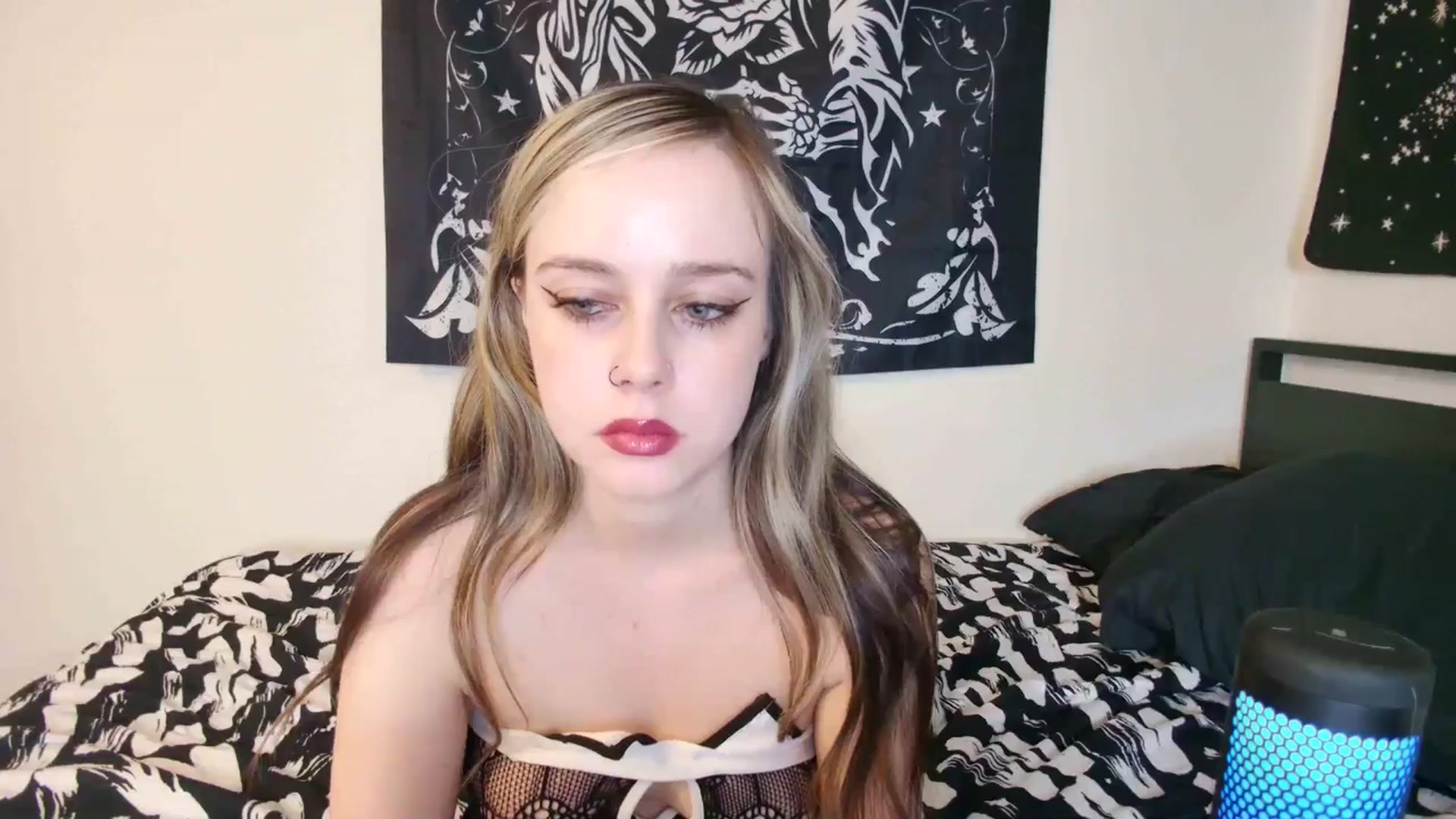 Gallery image thumbnail from Princesslunar's myfreecams stream on, 05/21/2025, 07:01 image 11 of 20