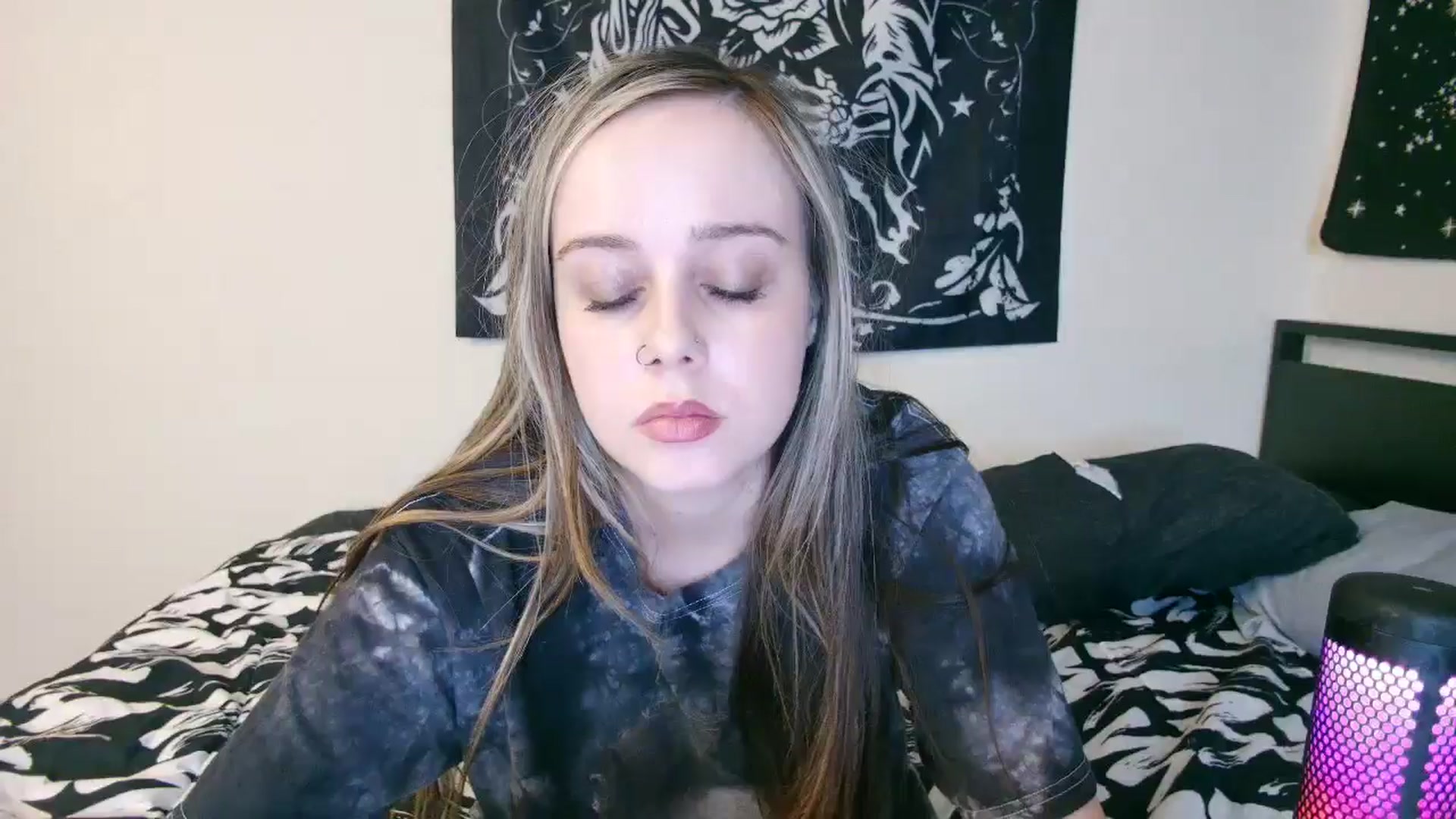 Gallery image thumbnail from Princesslunar's myfreecams stream on, 06/03/2025, 08:35 image 16 of 20
