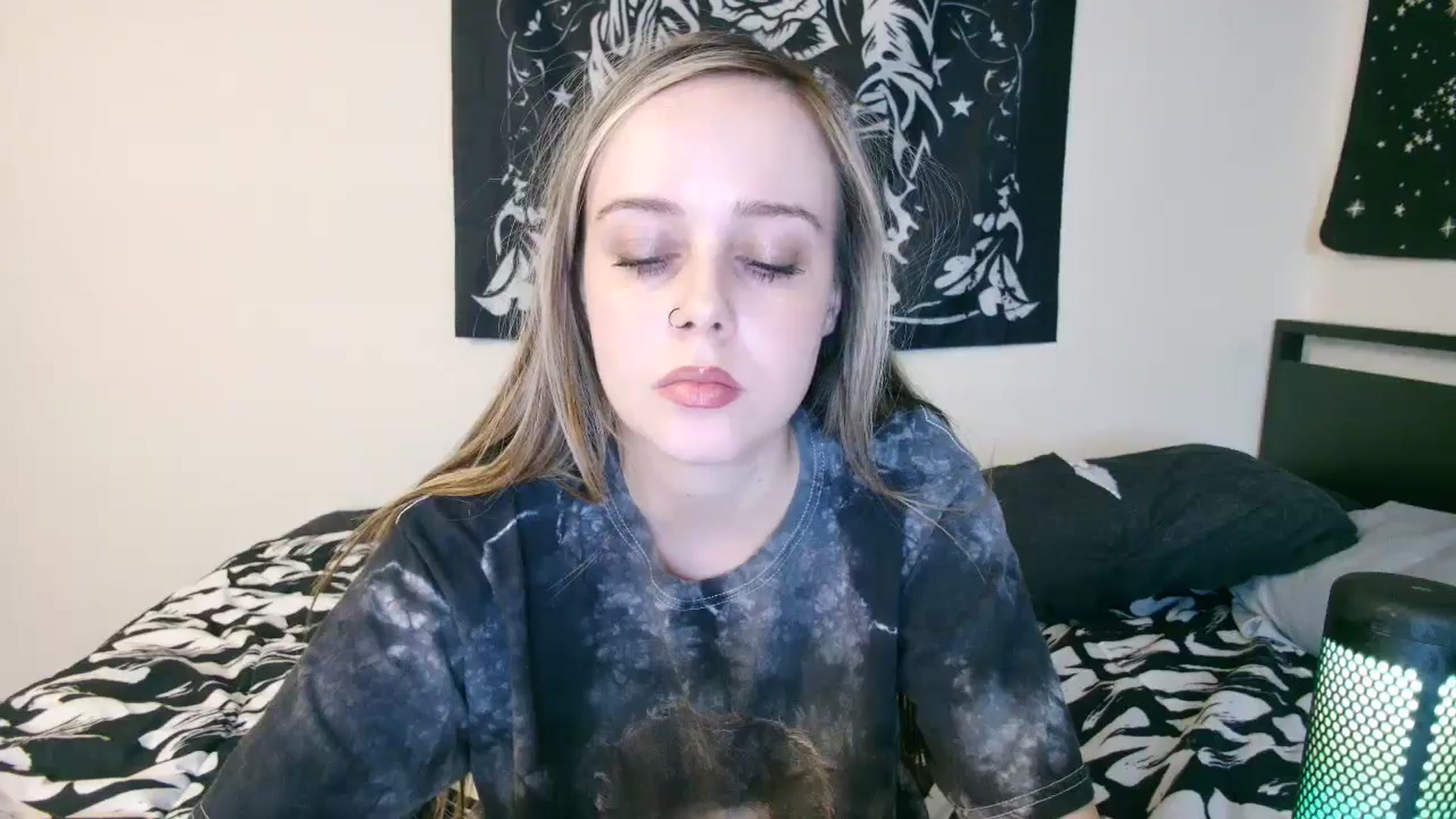 Gallery image thumbnail from Princesslunar's myfreecams stream on, 06/03/2025, 08:35 image 15 of 20