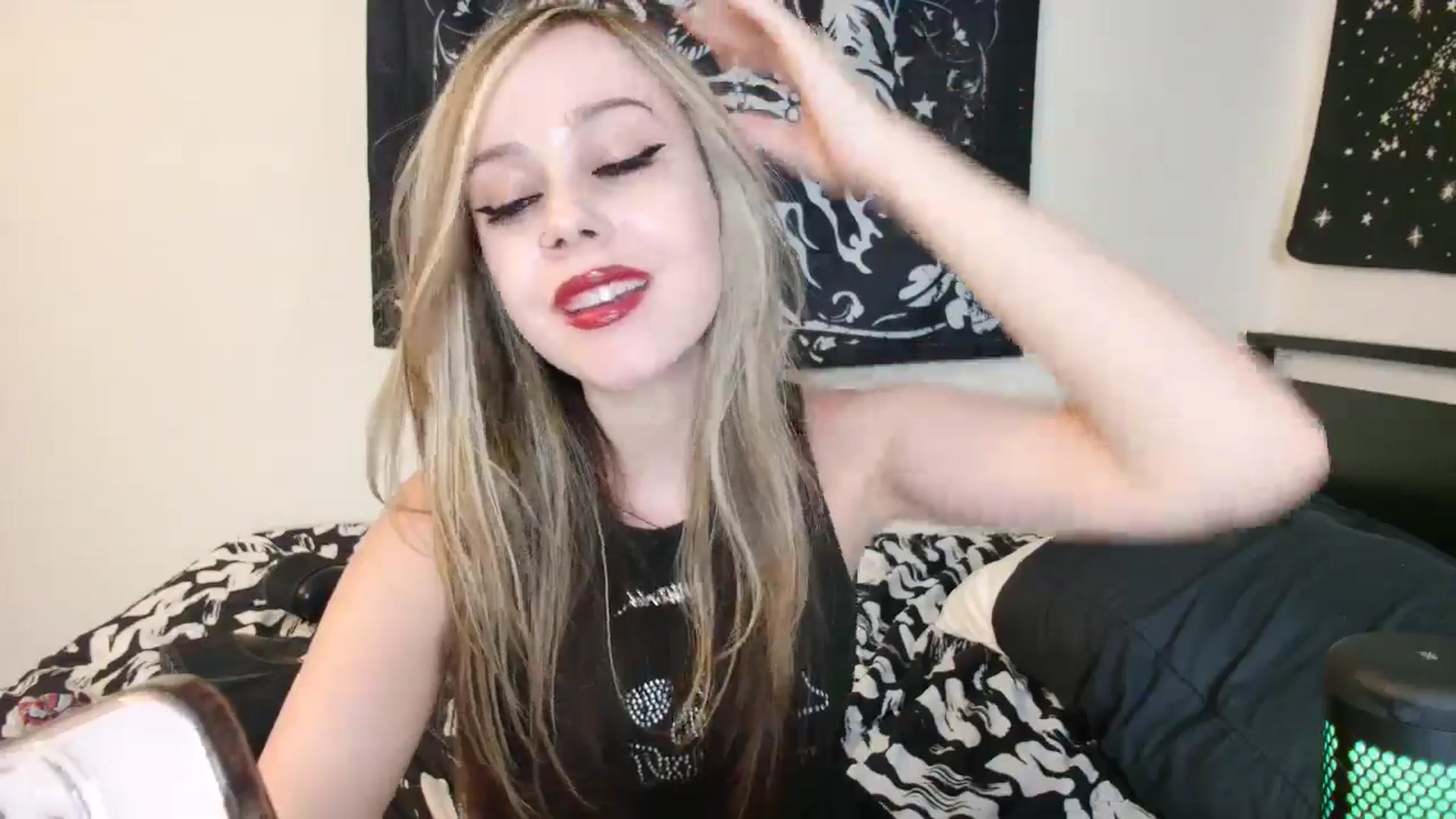 Gallery image thumbnail from Princesslunar's myfreecams stream on, 06/18/2025, 23:46 image 3 of 20