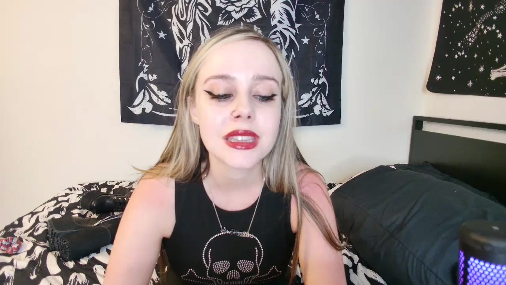 Gallery image thumbnail from Princesslunar's myfreecams stream on, 06/18/2025, 23:46 image 17 of 20