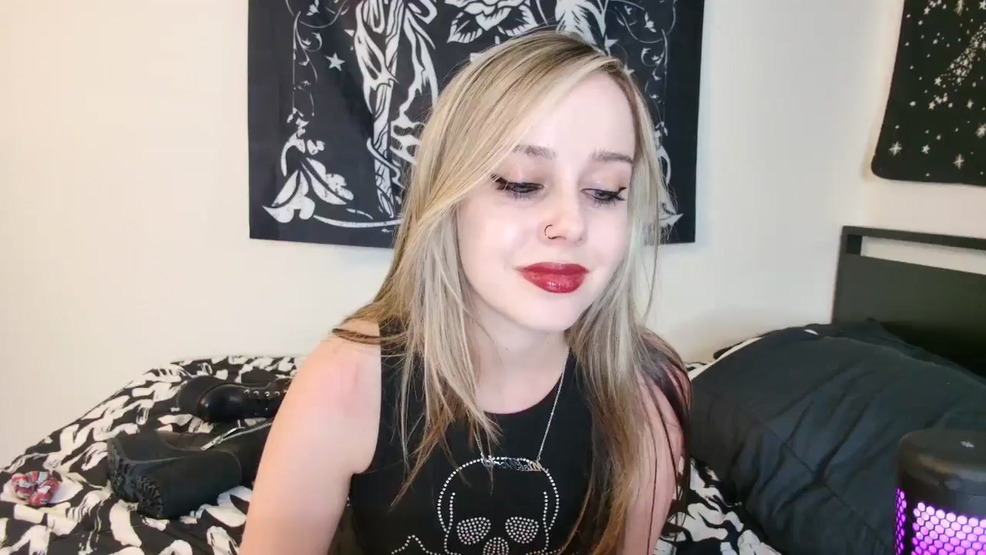 Gallery image thumbnail from Princesslunar's myfreecams stream on, 06/18/2025, 23:46 image 1 of 20