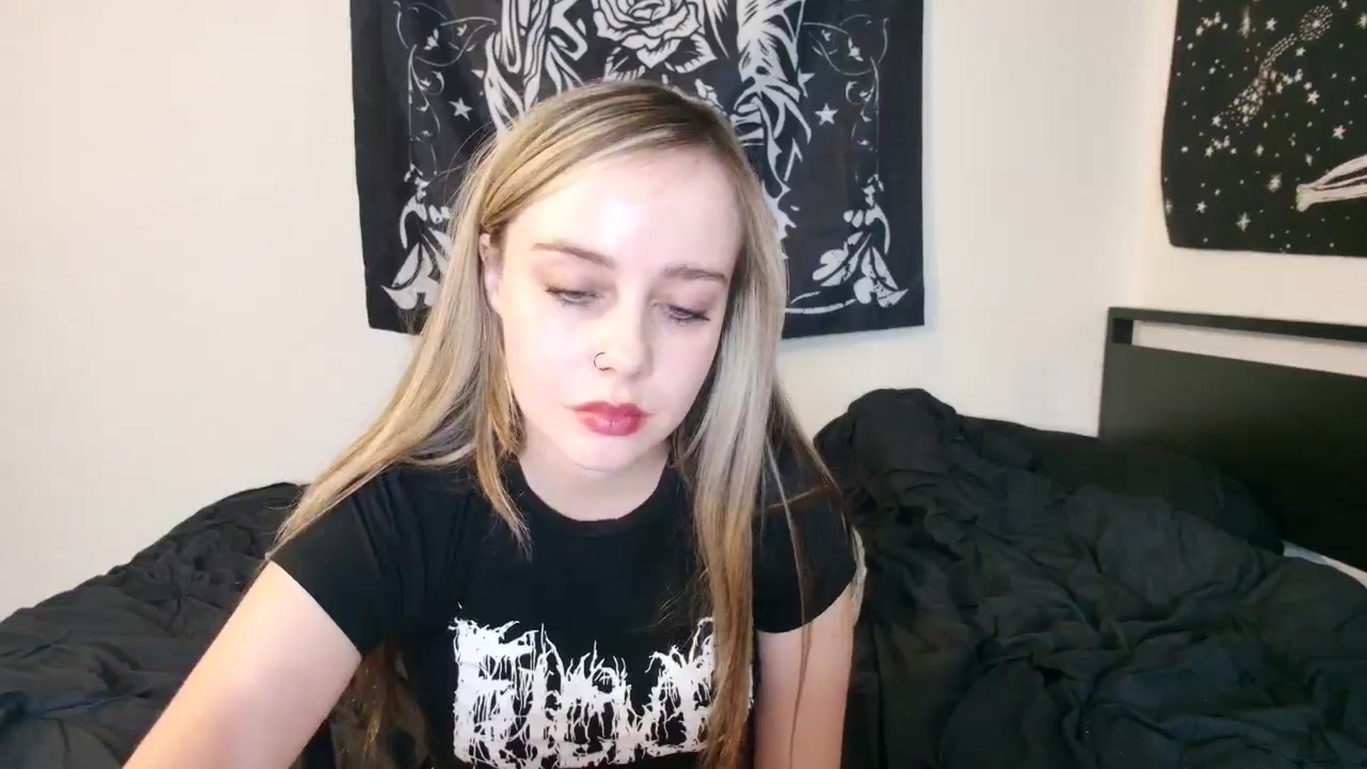 Gallery image thumbnail from Princesslunar's myfreecams stream on, 08/19/2025, 01:17 image 17 of 20