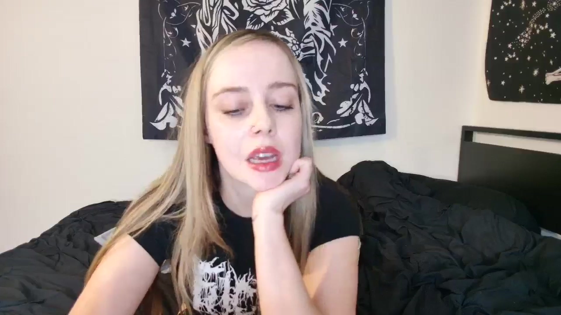 Gallery image thumbnail from Princesslunar's myfreecams stream on, 08/19/2025, 01:17 image 9 of 20