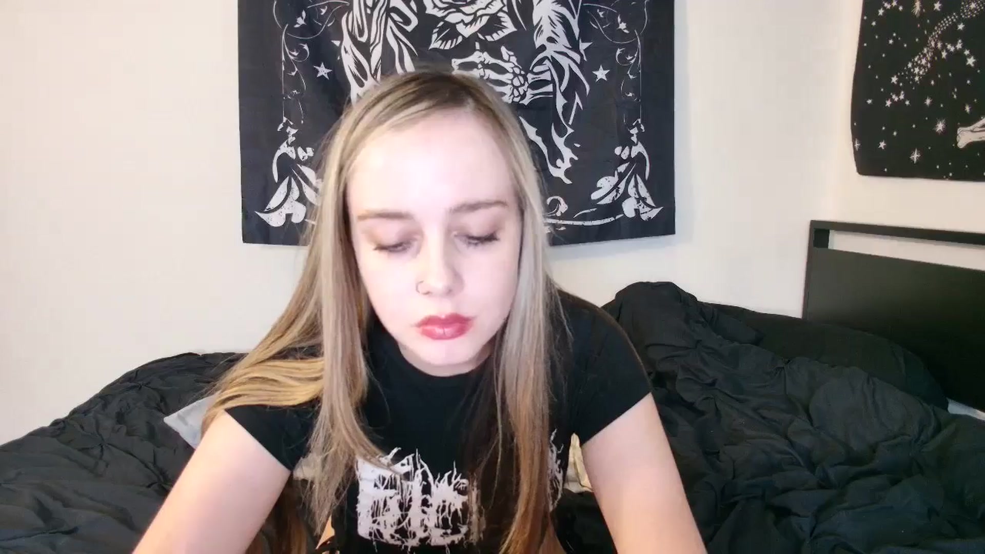 Gallery image thumbnail from Princesslunar's myfreecams stream on, 08/19/2025, 01:17 image 8 of 20
