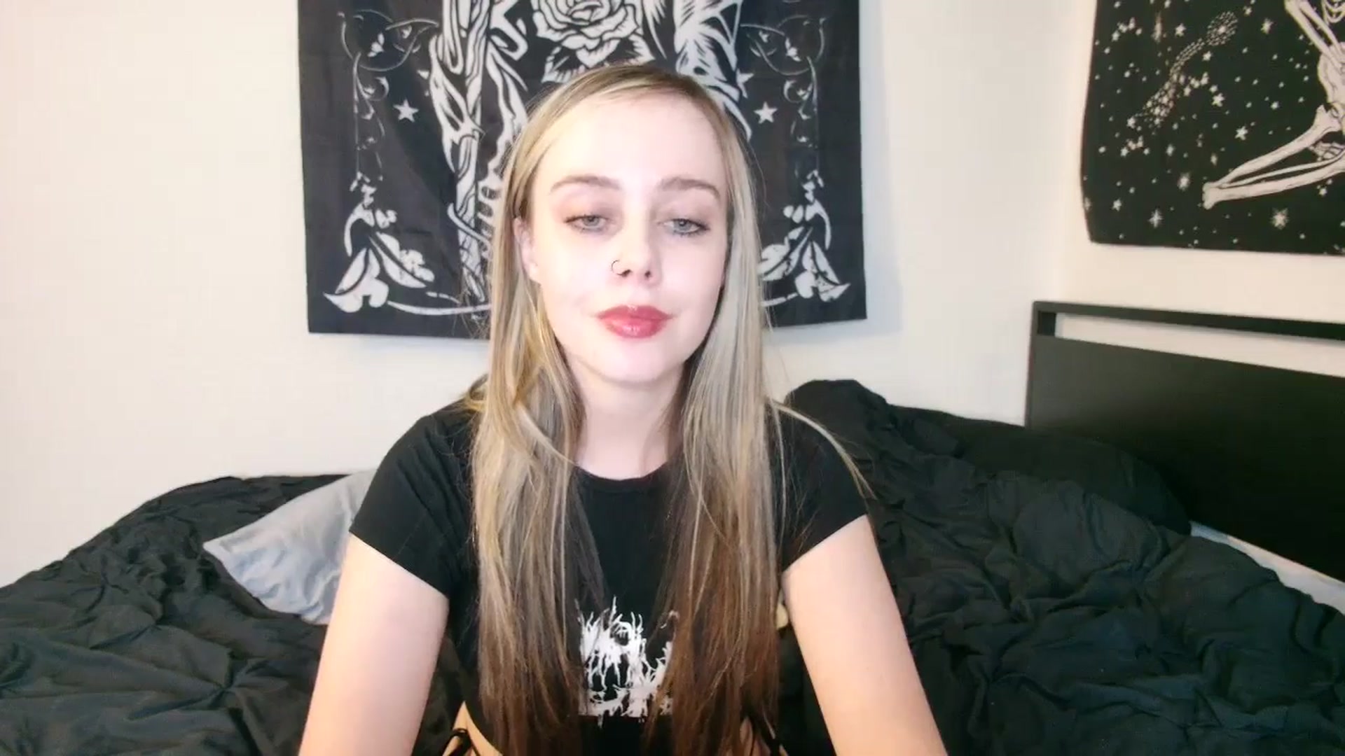 Gallery image thumbnail from Princesslunar's myfreecams stream on, 08/19/2025, 01:17 image 5 of 20