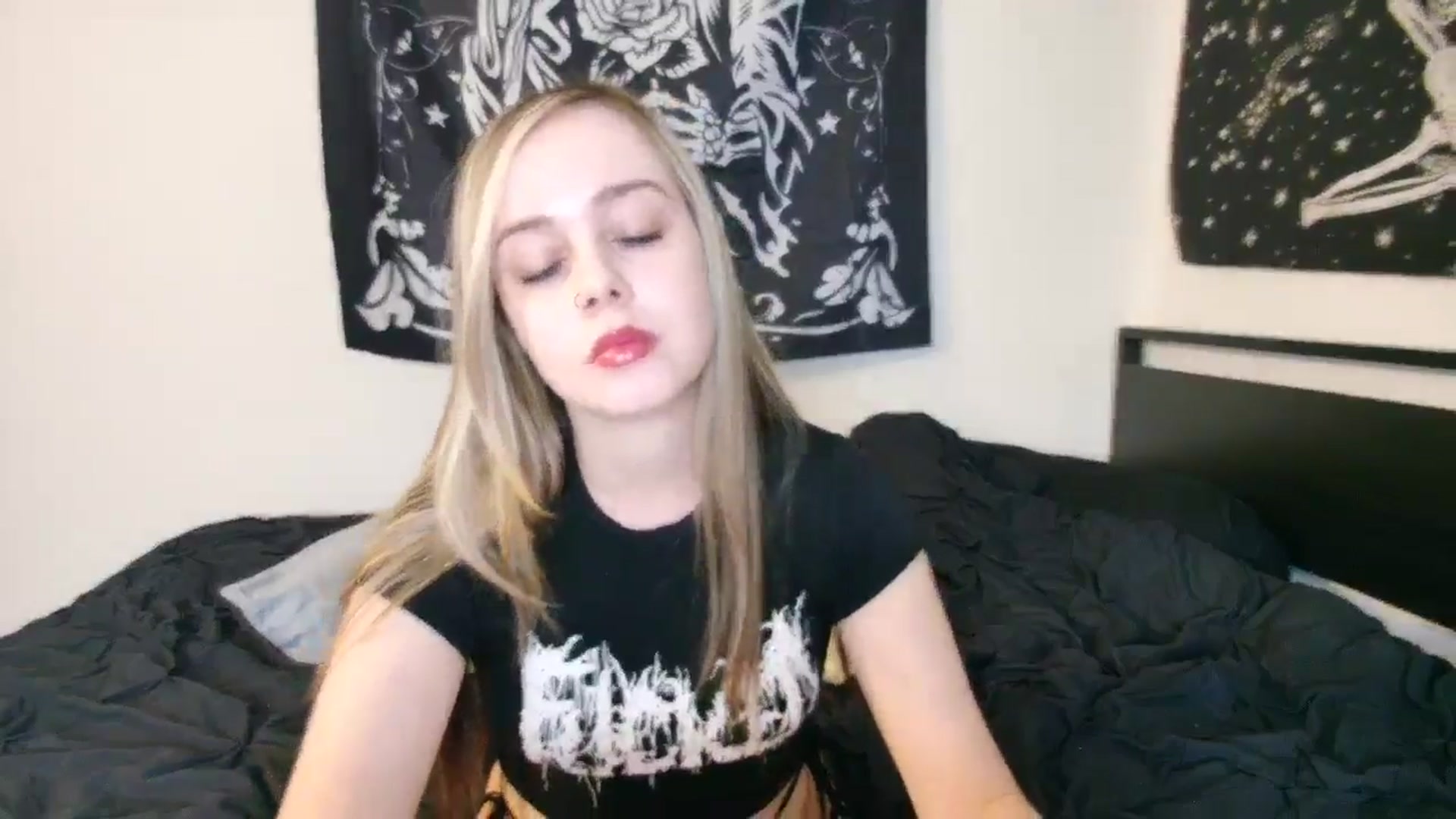 Gallery image thumbnail from Princesslunar's myfreecams stream on, 08/19/2025, 01:17 image 4 of 20